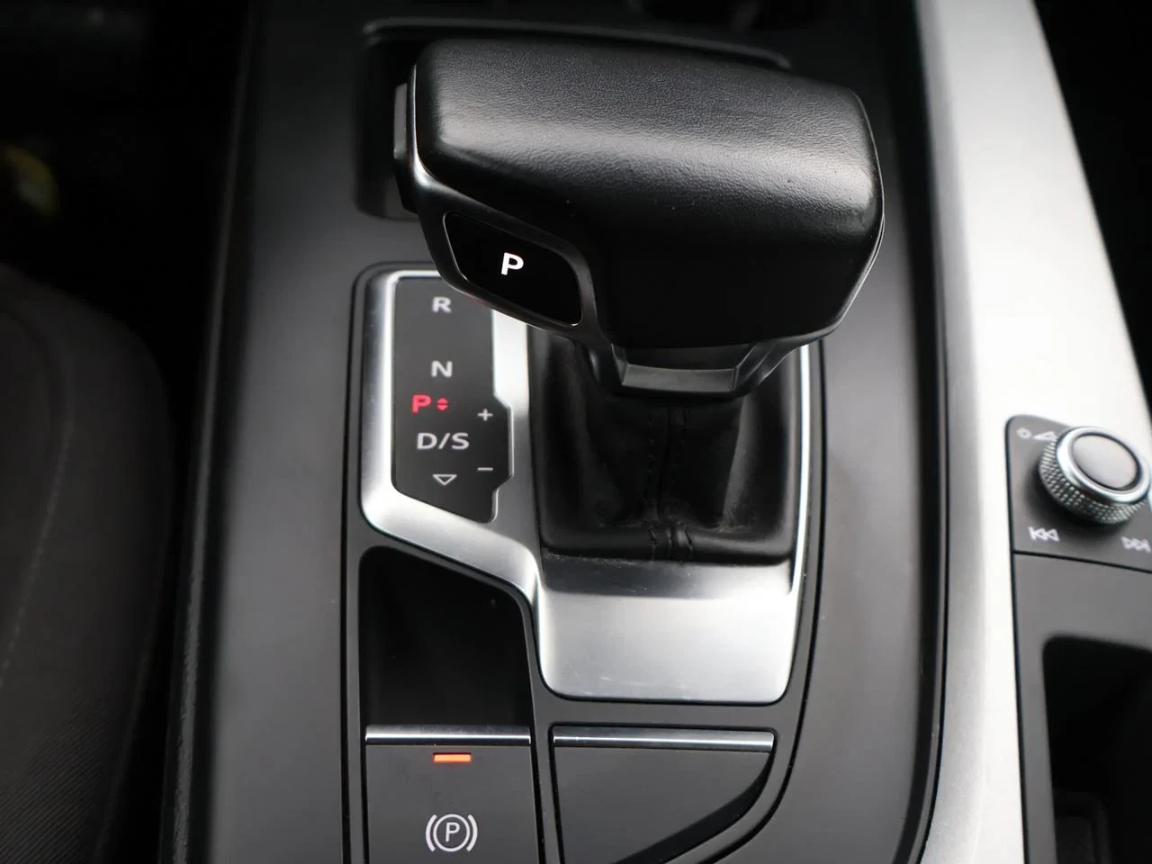 Audi A4 Avant 35TFSI 150PK Business Edition *AUTOMAAT*SHADOWLOOK*ZETELVERWARMING*NAVI*BLTH*CRUISE*...