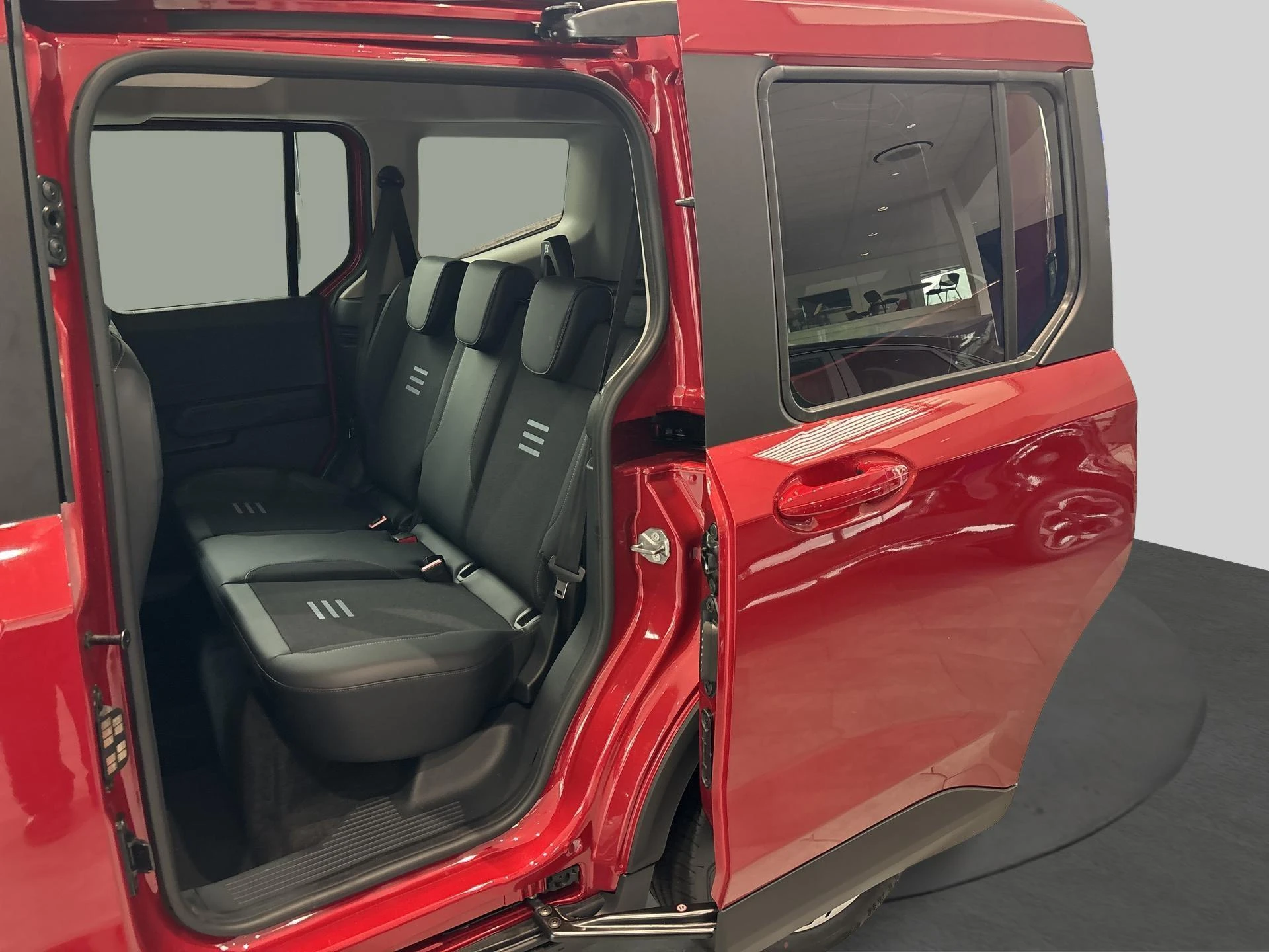 Ford-Tourneo Courier-image-25