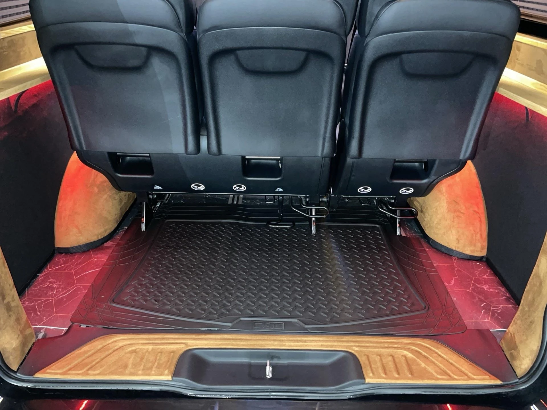 Mercedes-Benz-Vito-image-11