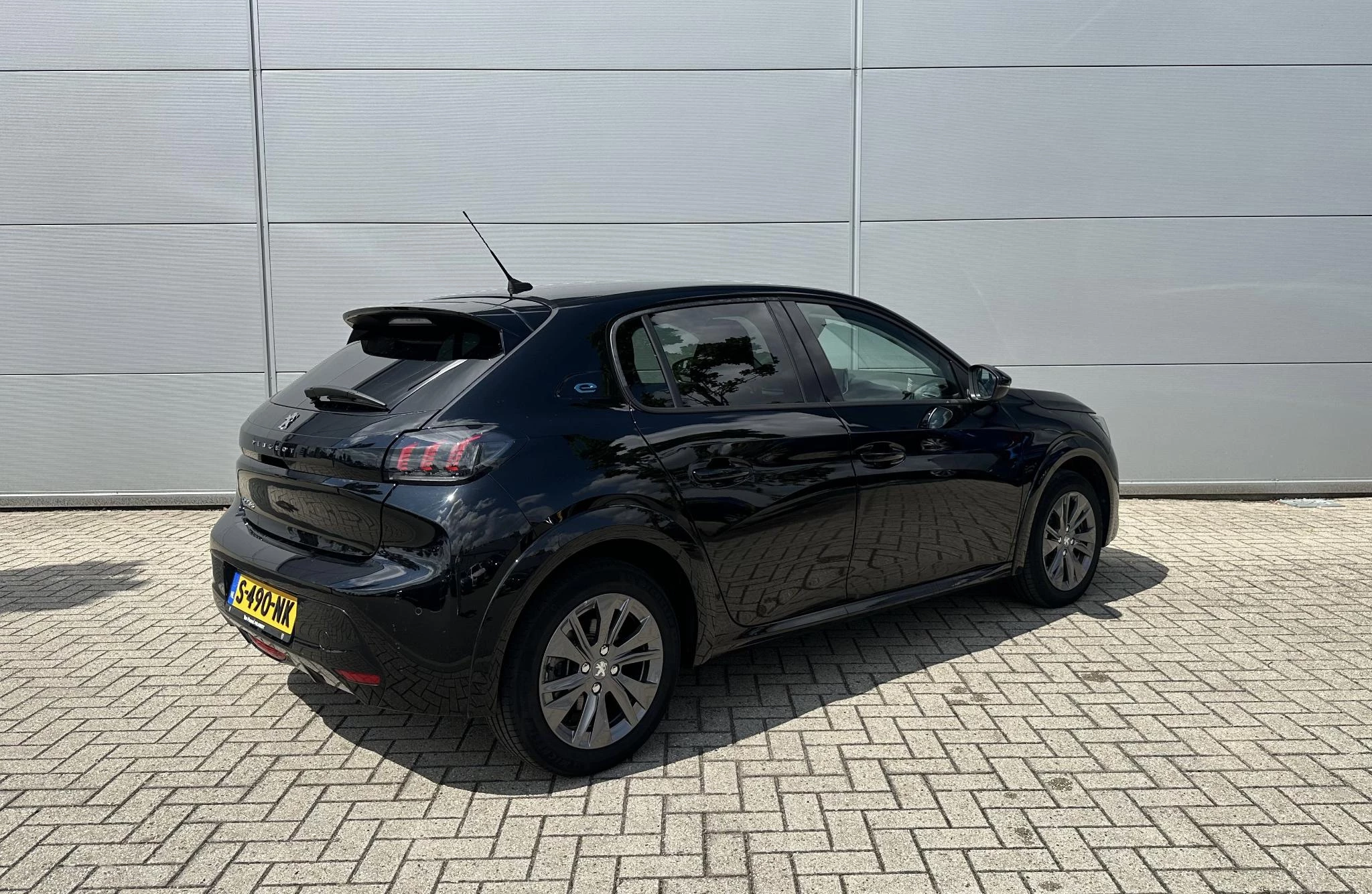 Peugeot-e-208-image-5