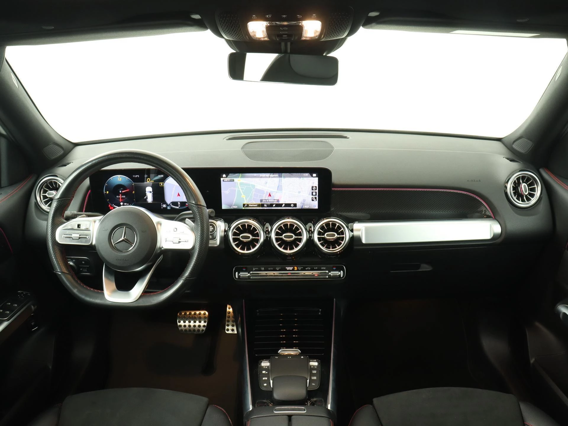 Mercedes-Benz-GLB-image-3