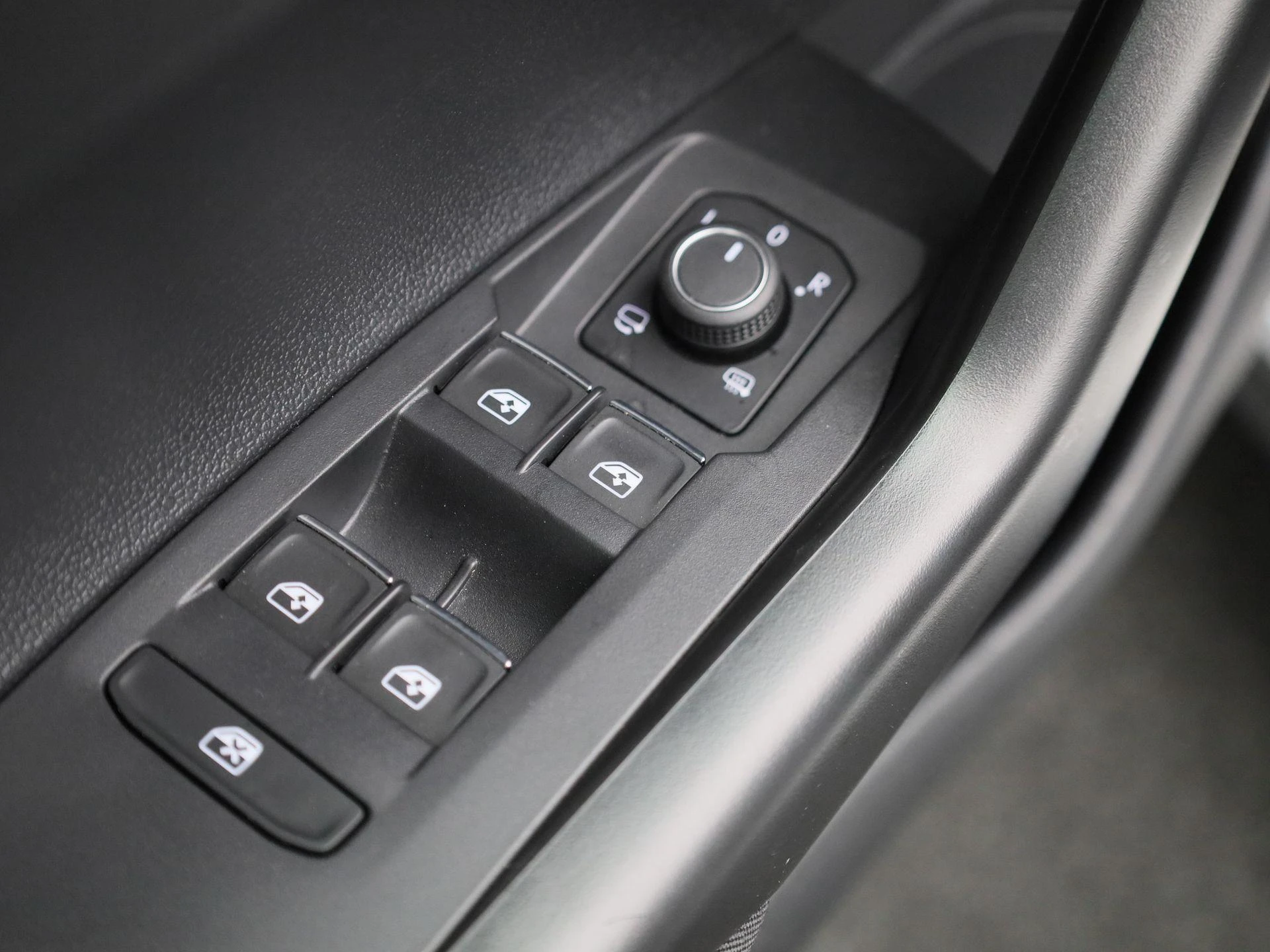 Volkswagen-Polo-image-31
