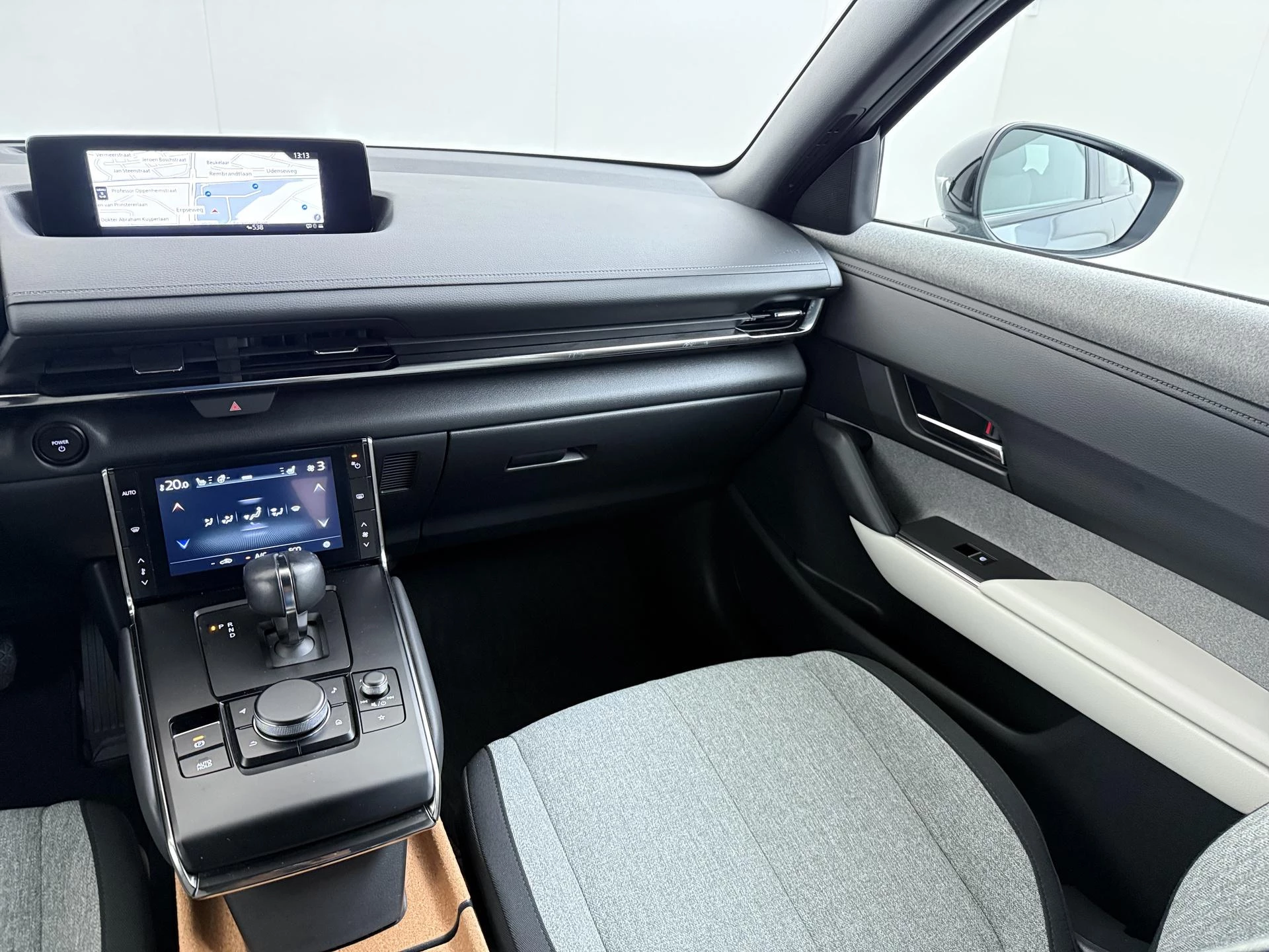 Mazda-MX-30-image-18