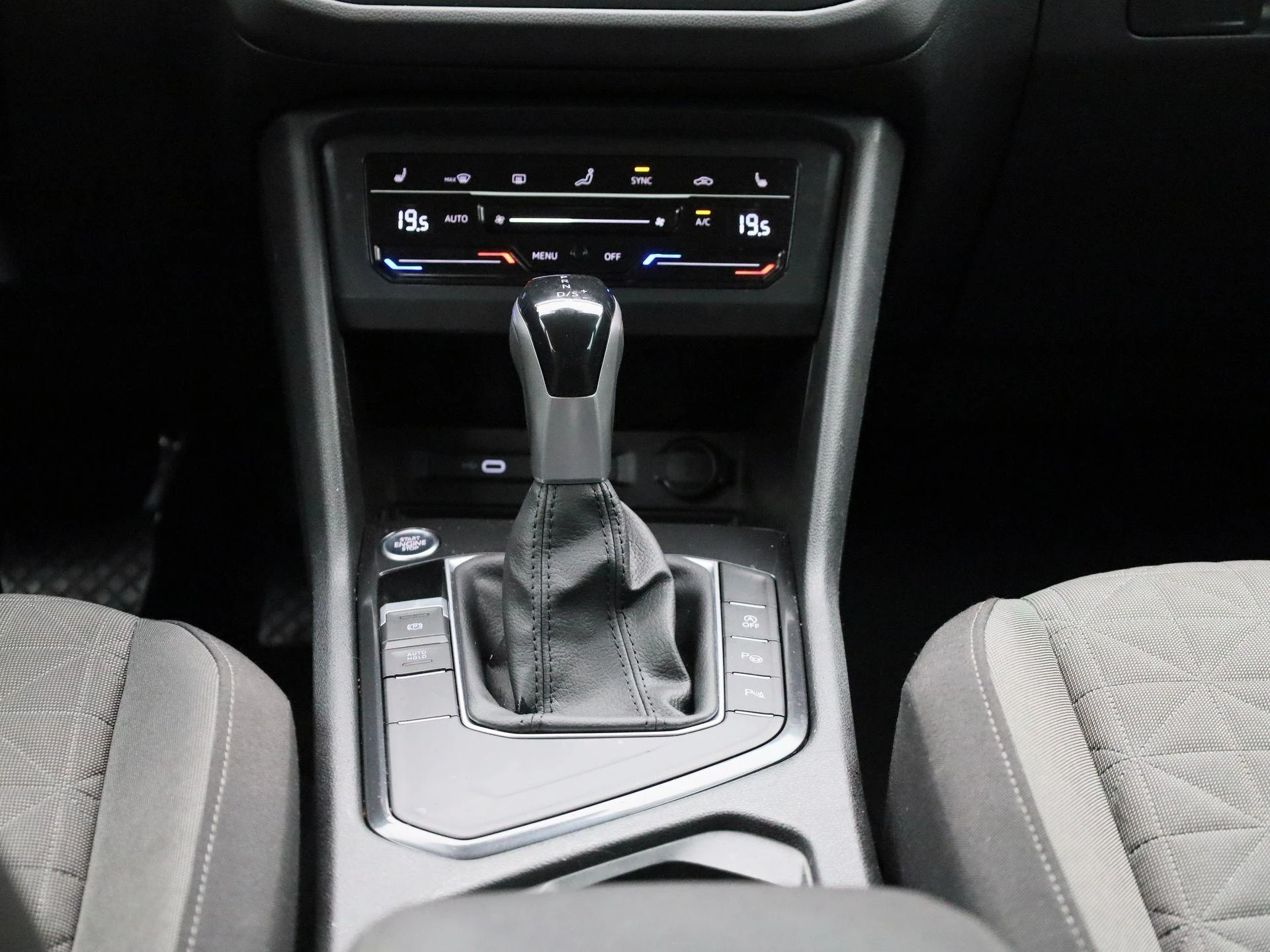 Volkswagen-Tiguan-image-11