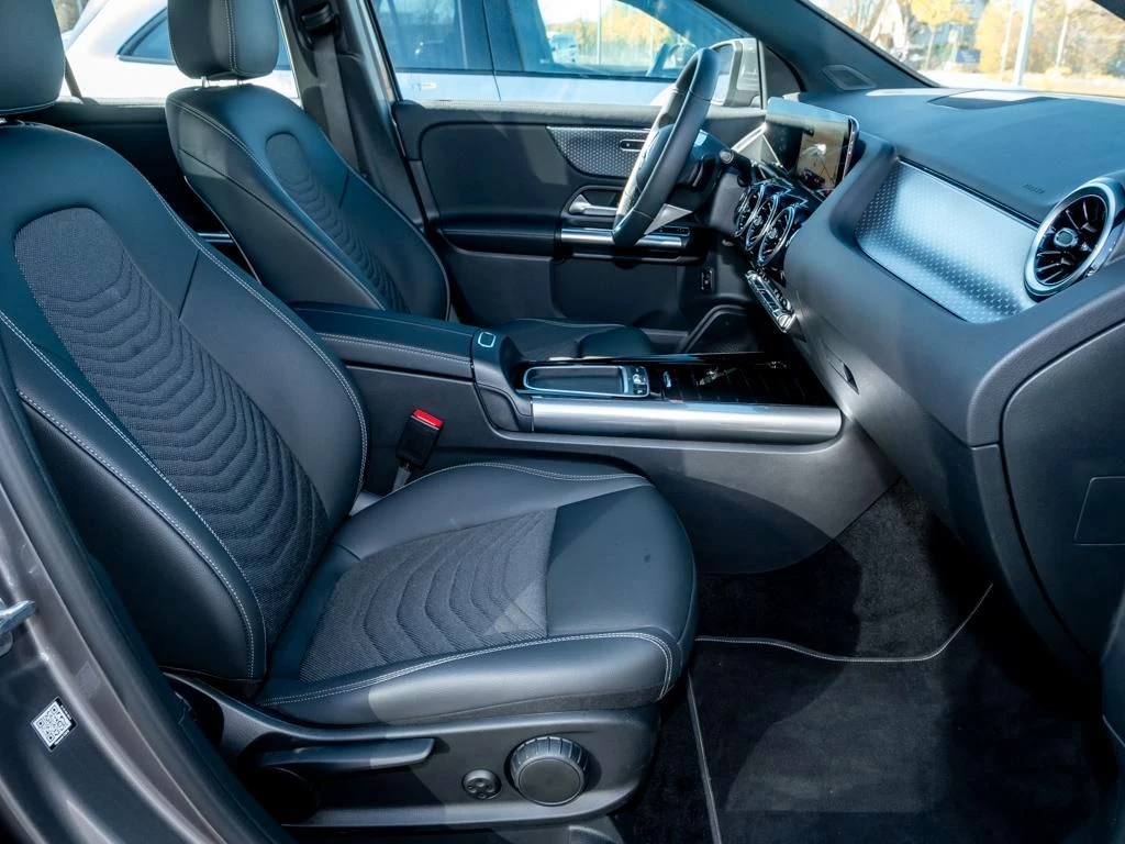 Mercedes-Benz-GLA 200 d-image-11