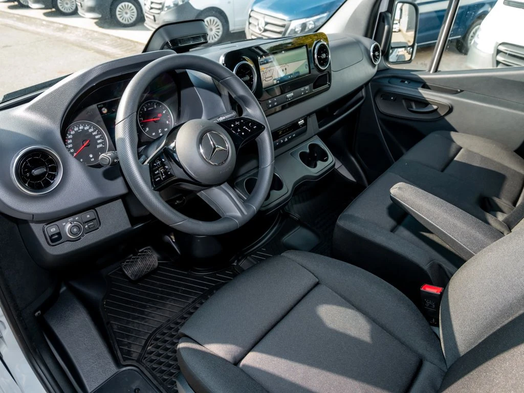 Mercedes-Benz-Sprinter 319-image-8