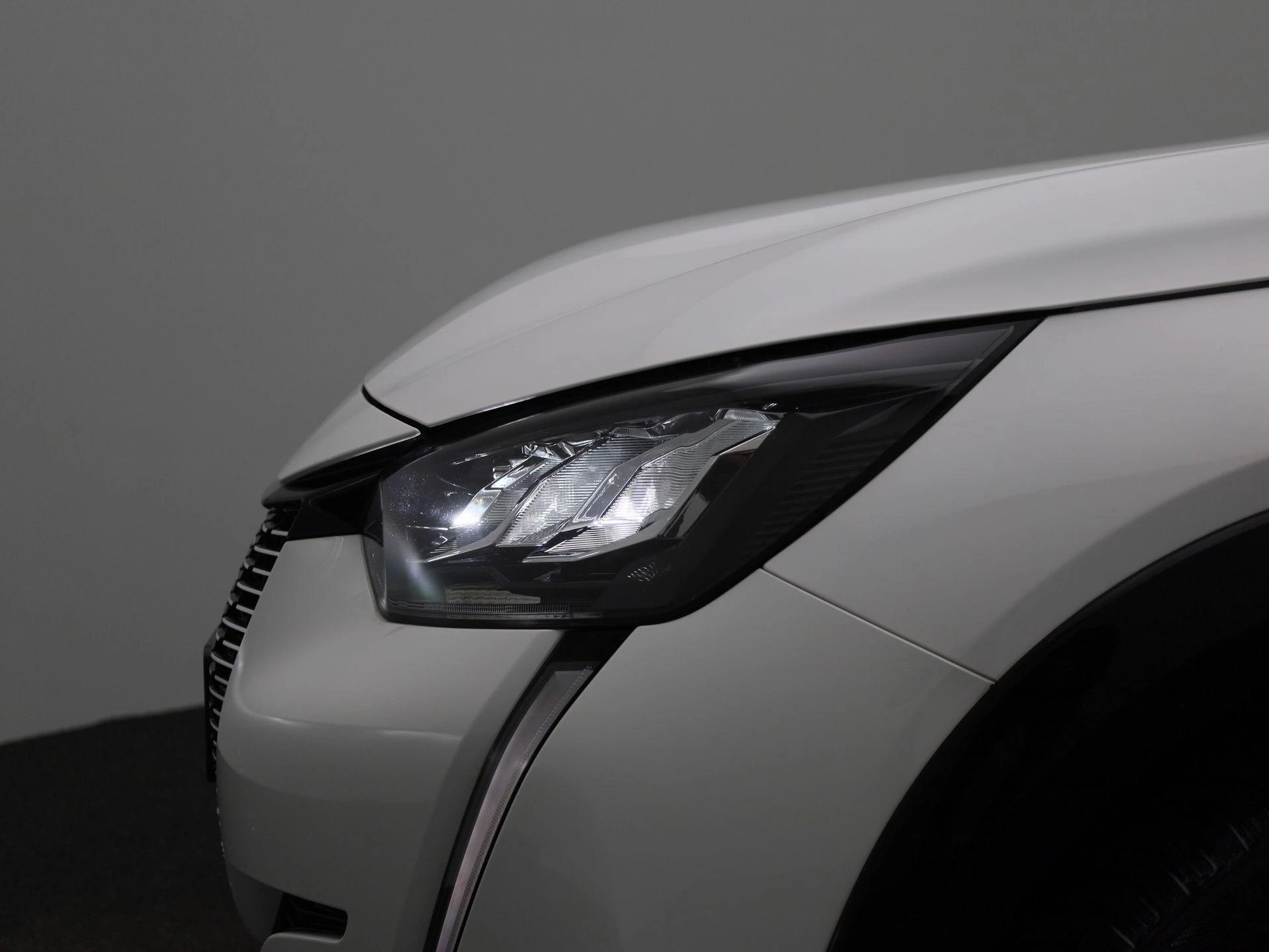 Peugeot-e-208-image-14