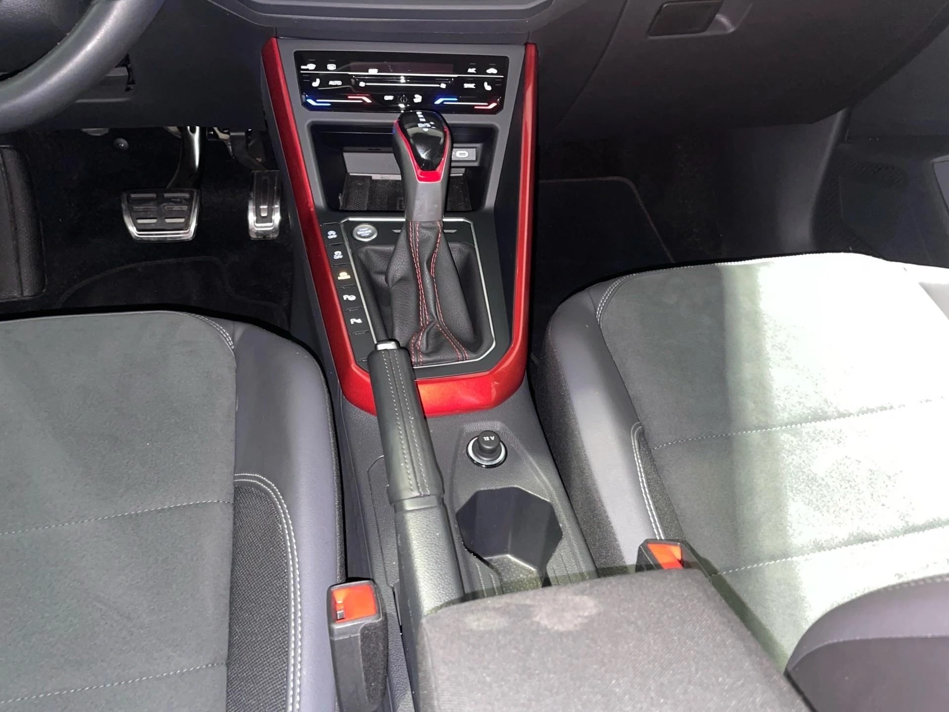 Volkswagen-Polo-image-9