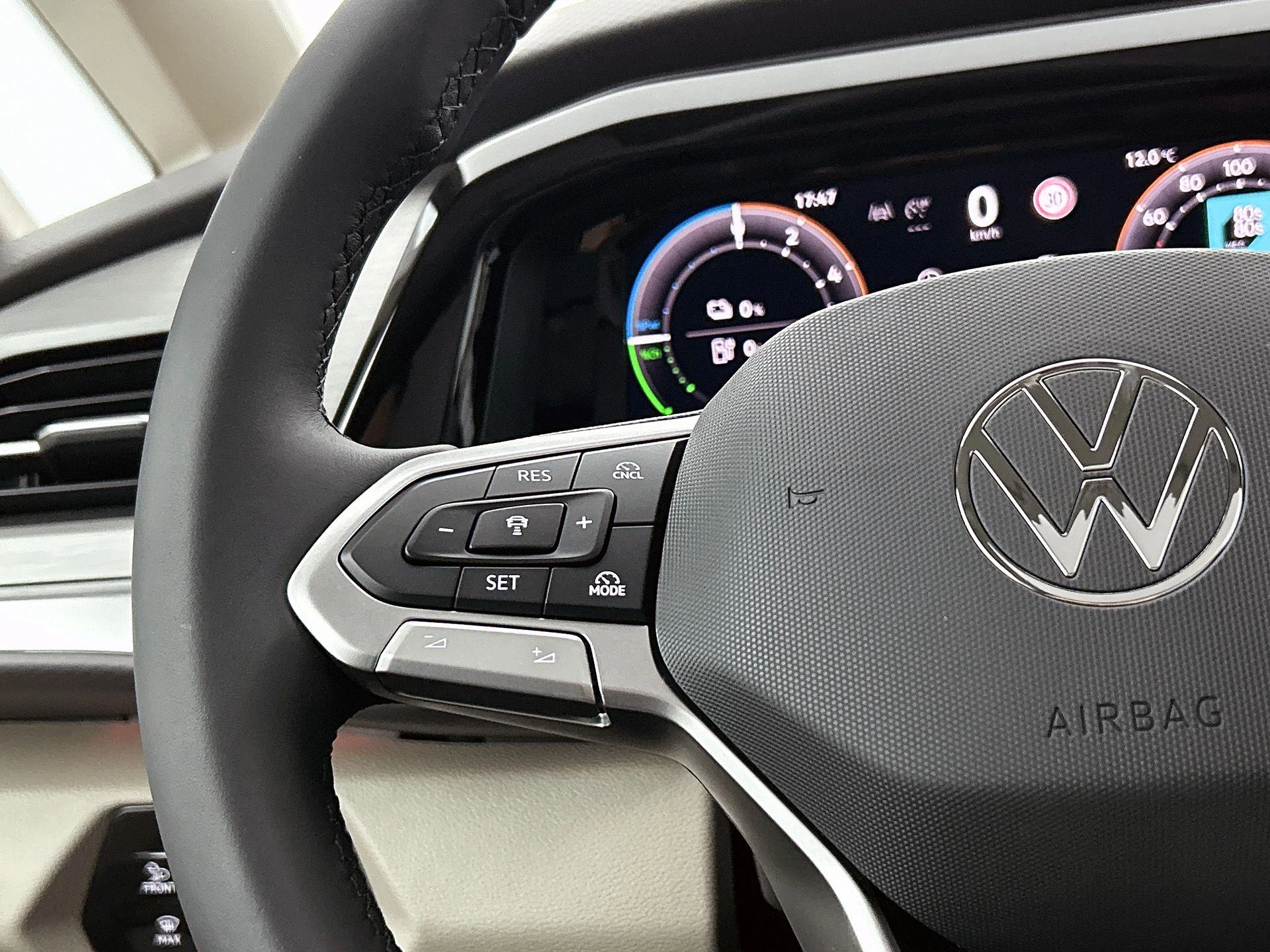 Volkswagen-Multivan-image-5