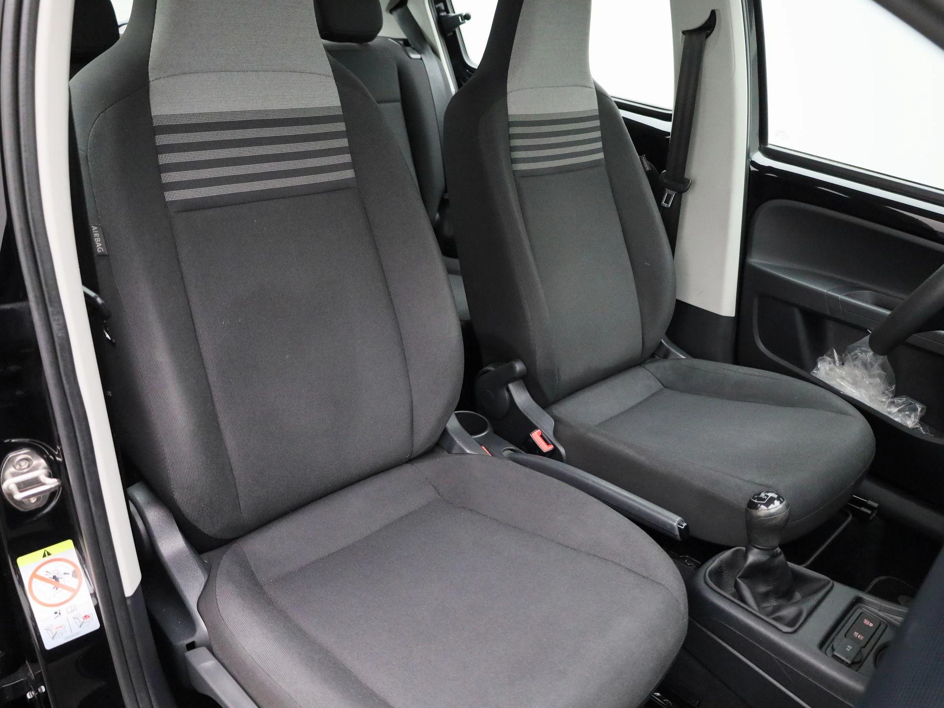 Volkswagen-up!-image-23