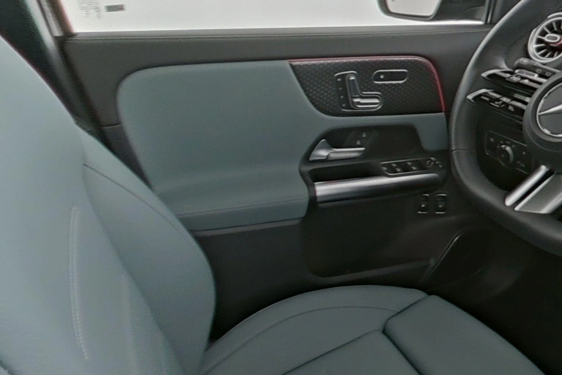 Mercedes-Benz-GLA-image-15