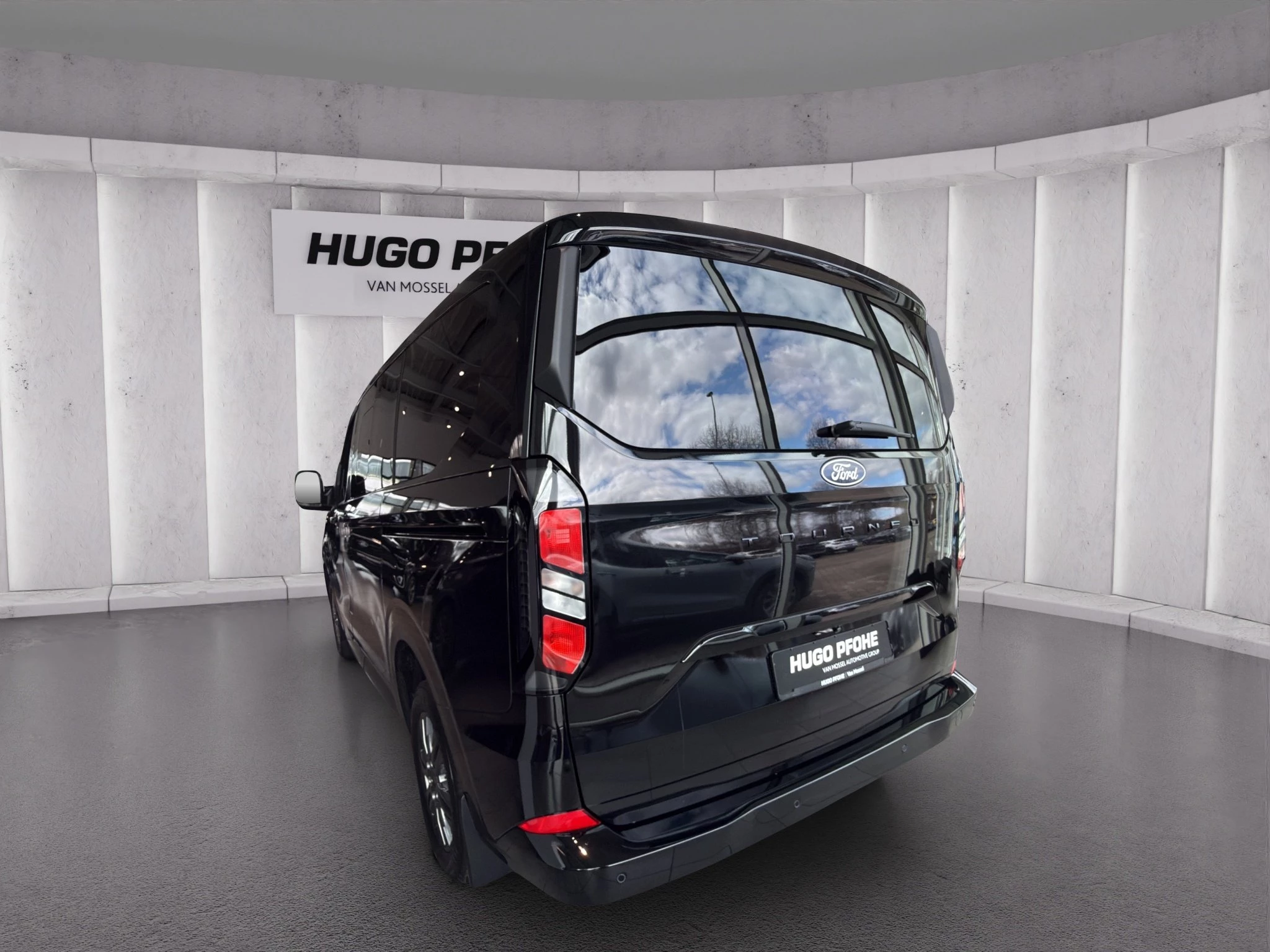Ford-Tourneo Custom-image-2