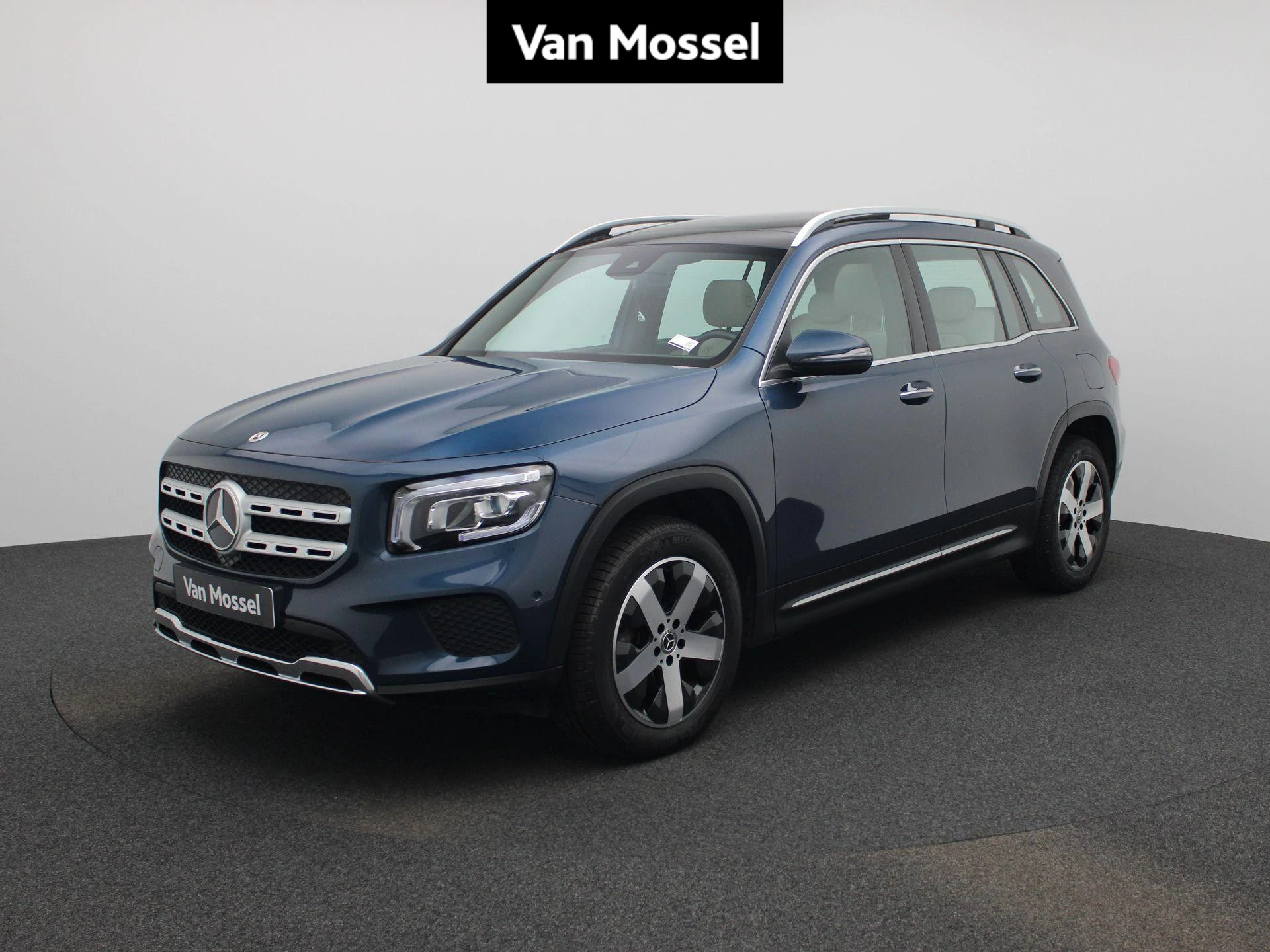 Mercedes-Benz-GLB-image-0
