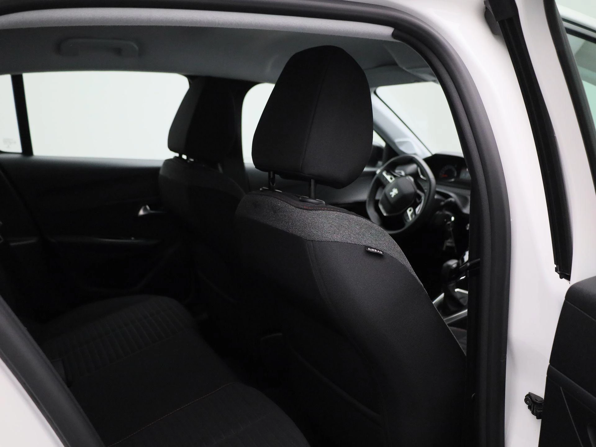 Peugeot-208-image-27