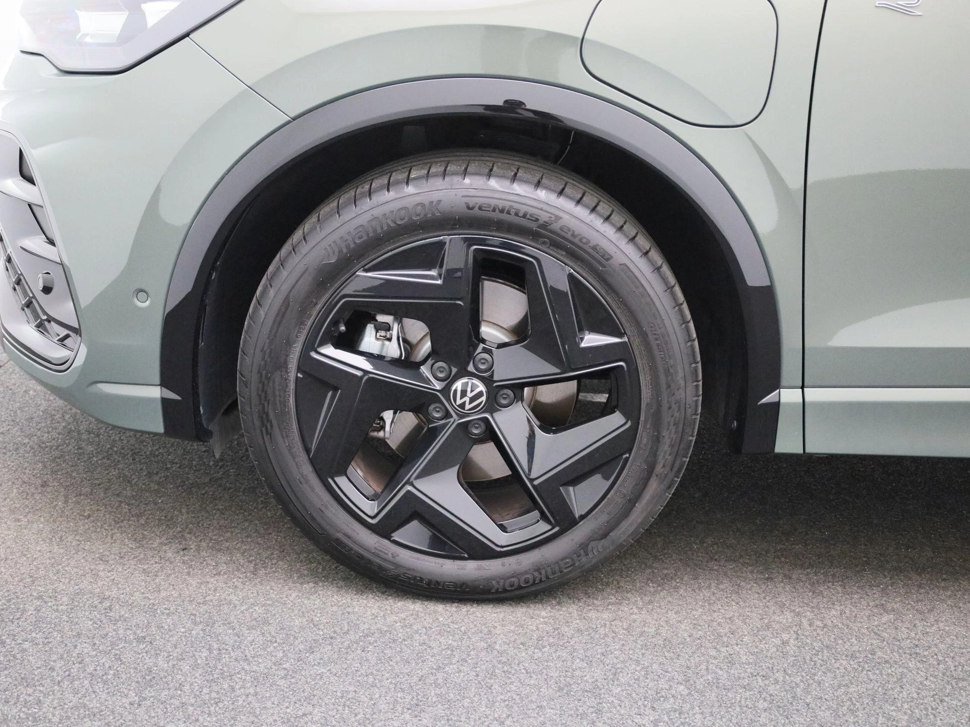 Volkswagen-Tiguan-image-12