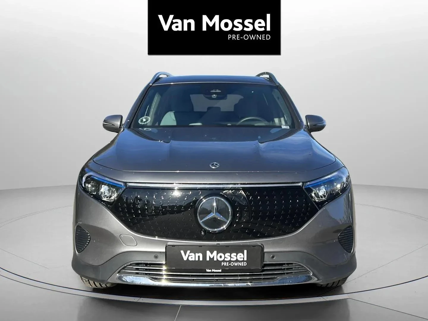 Mercedes-Benz-EQB-image-1