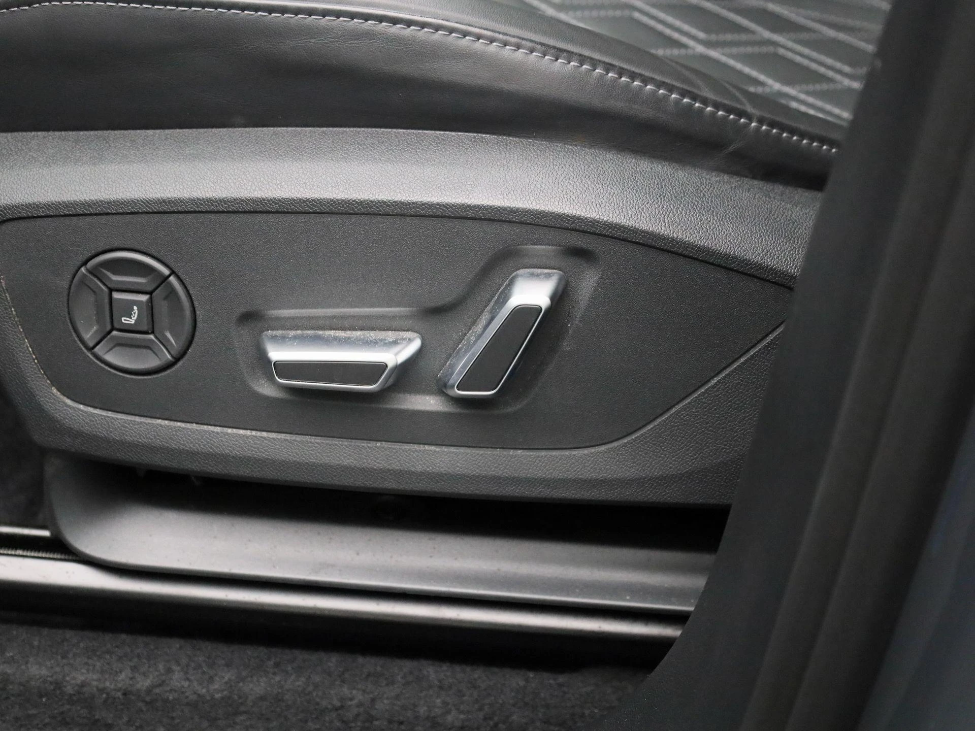 Audi-Q6 e-tron-image-45