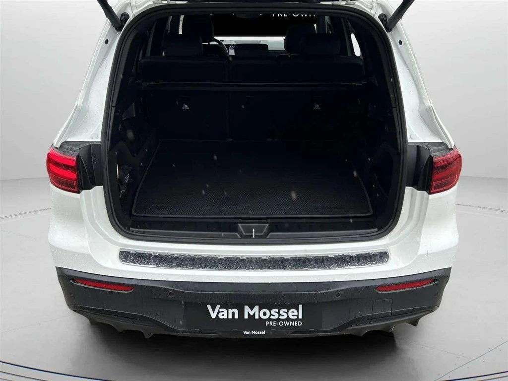 Mercedes-Benz-EQB-image-23