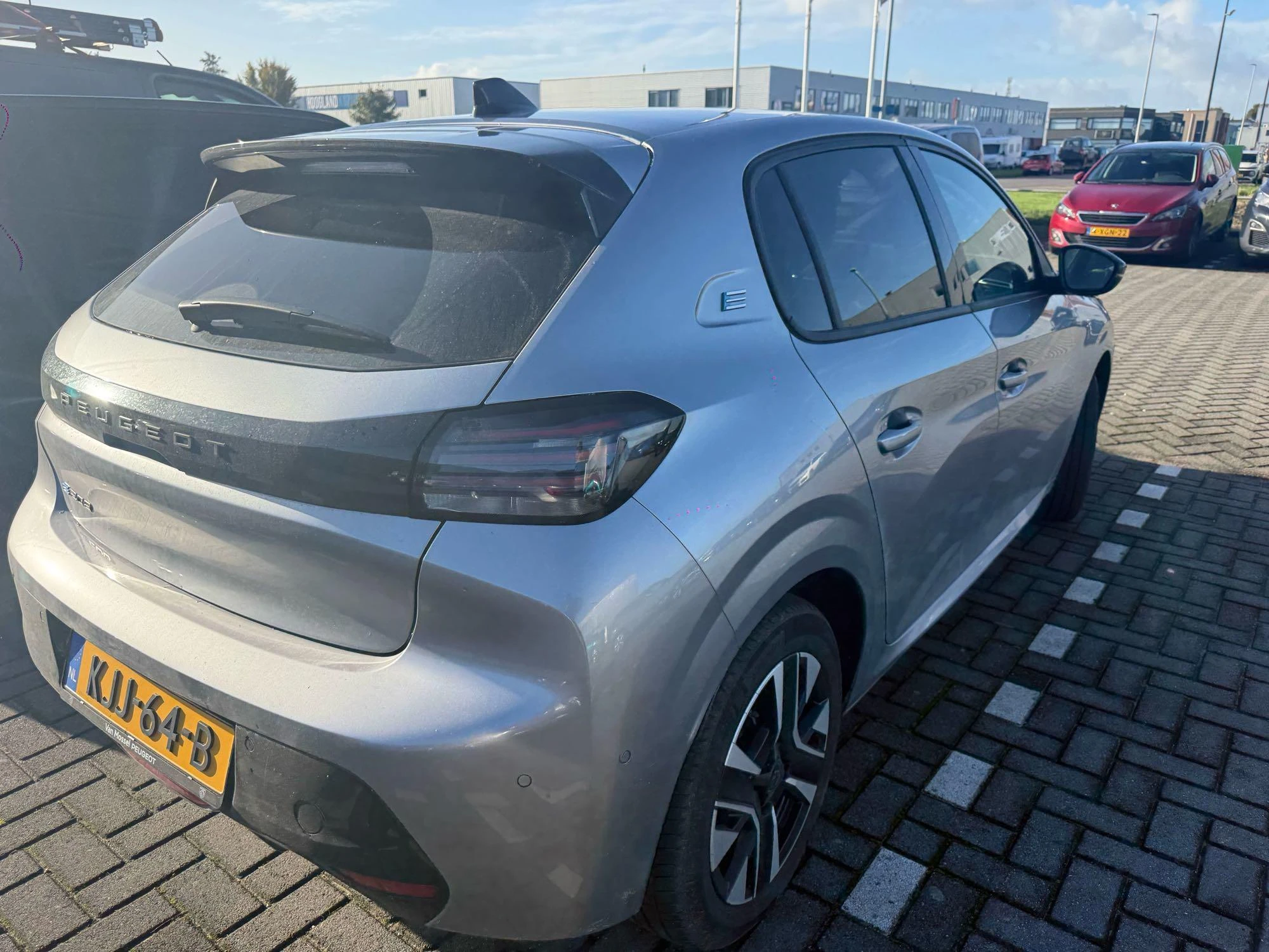 Peugeot-e-208-image-5