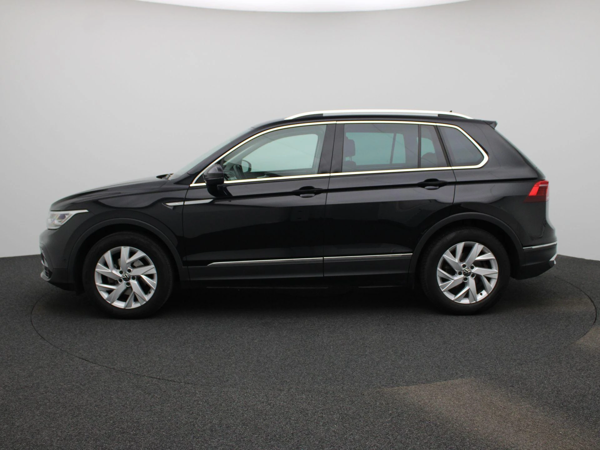 Volkswagen-Tiguan-image-3