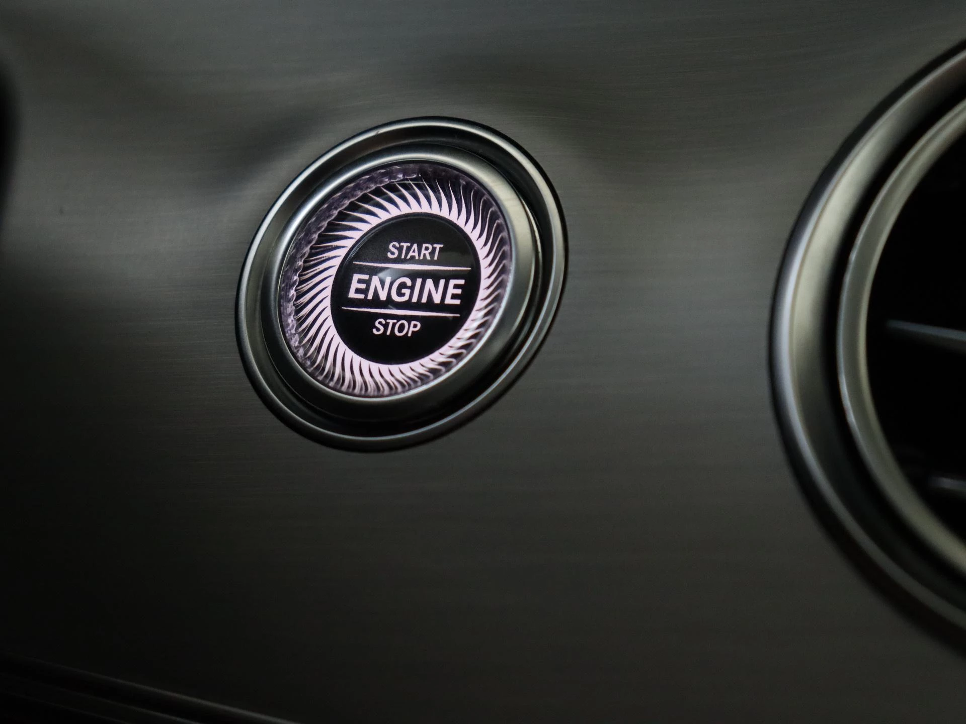 Mercedes-Benz-E-Klasse-image-20