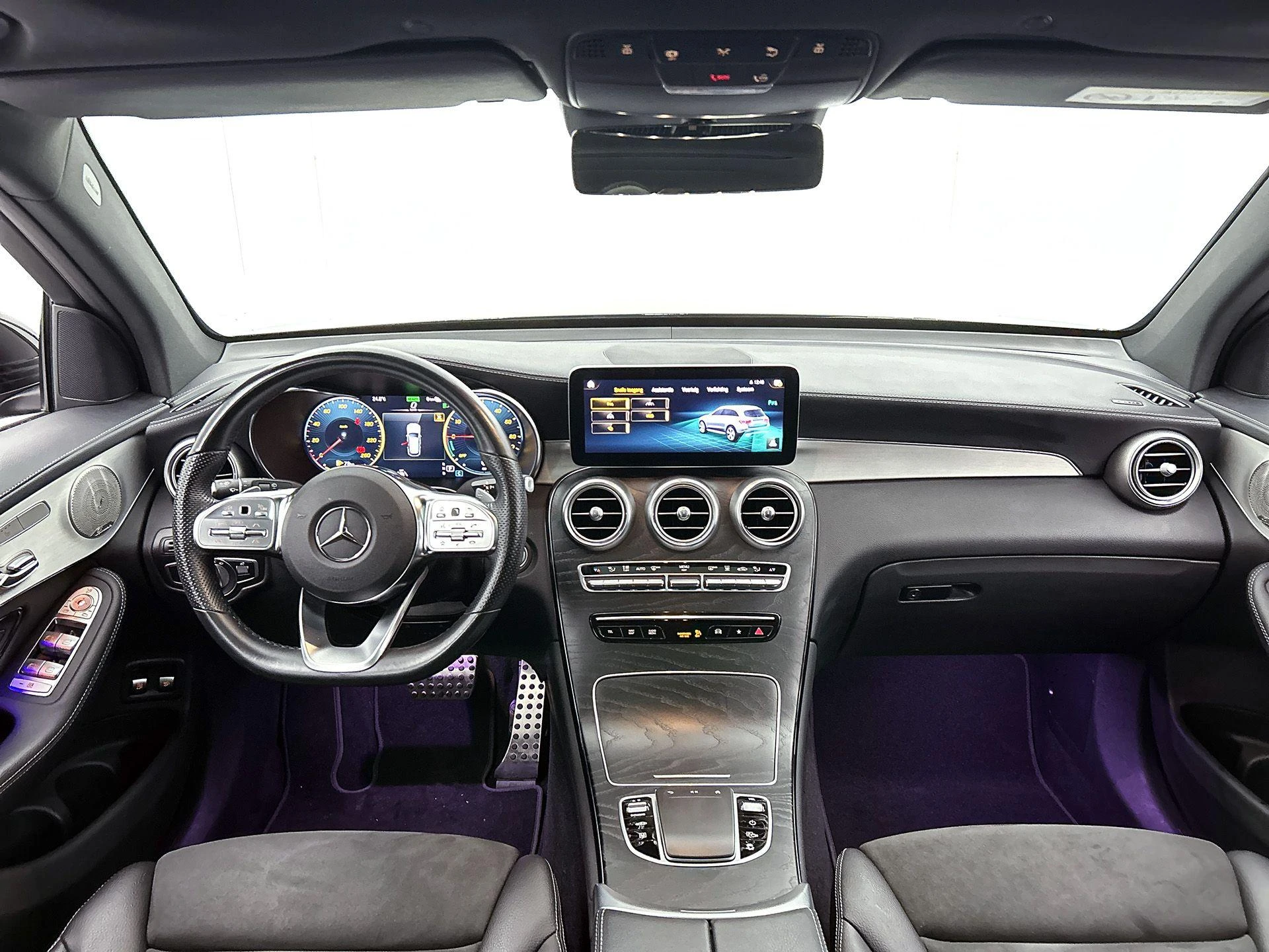 Mercedes-Benz-GLC-image-23