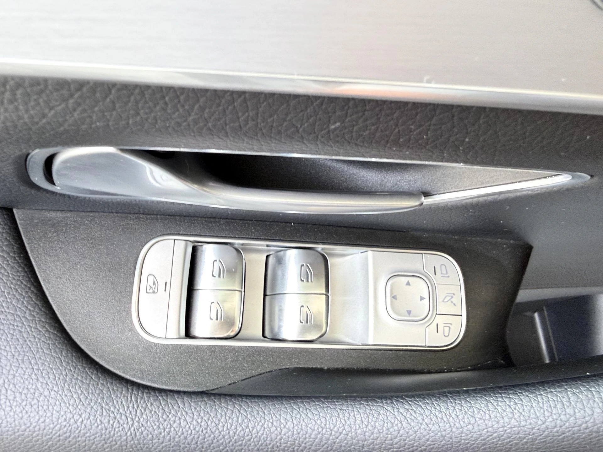 Mercedes-Benz-GLE-image-26