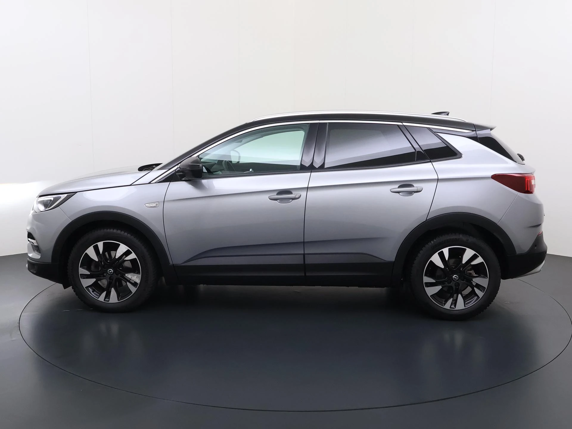 Opel-Grandland X-image-3