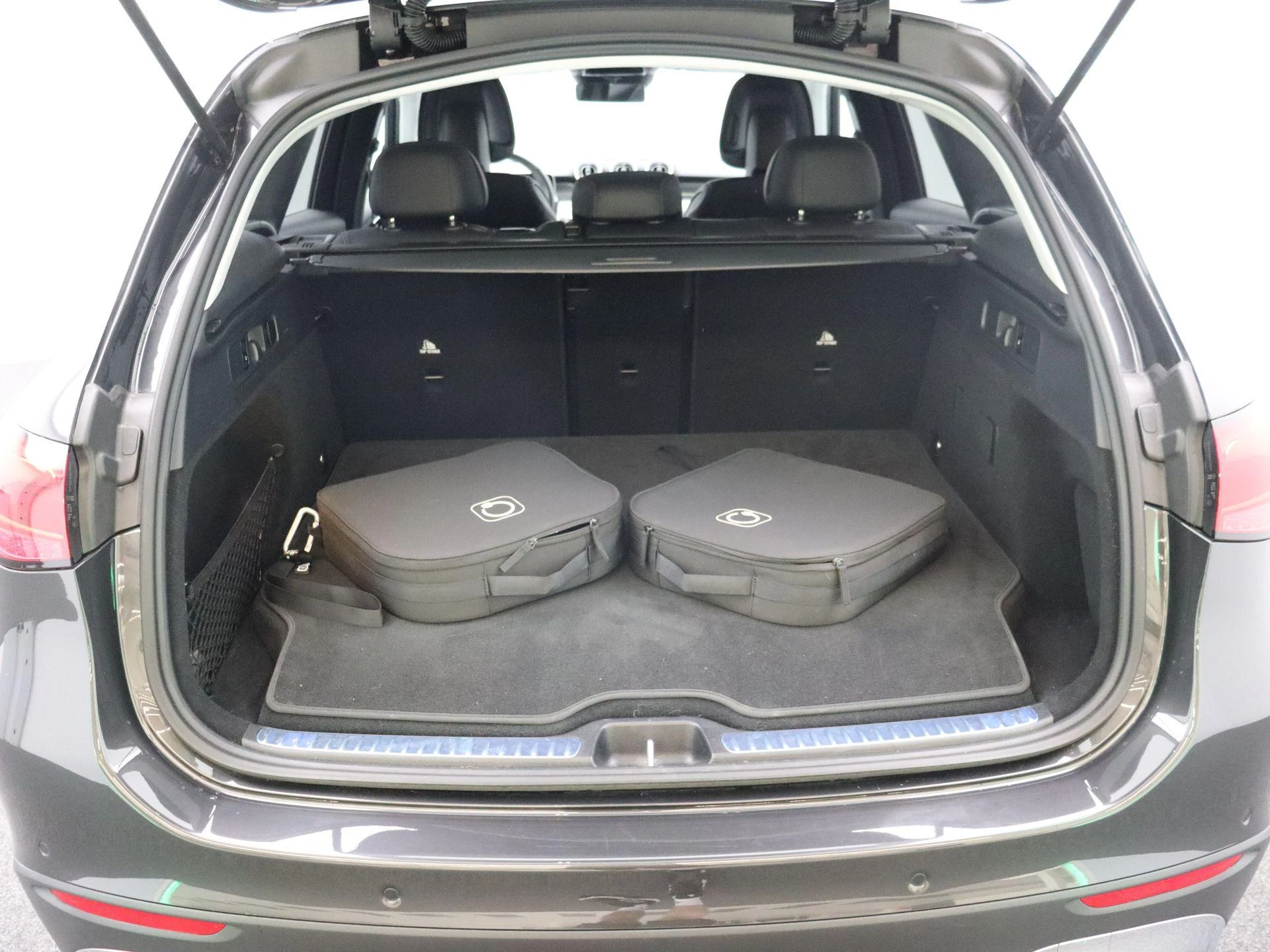 Mercedes-Benz GLC 300 e SUV Luxury Line + LEDER + DIGITAL LIGHT + TREKHAAK + 360 CAMERA +