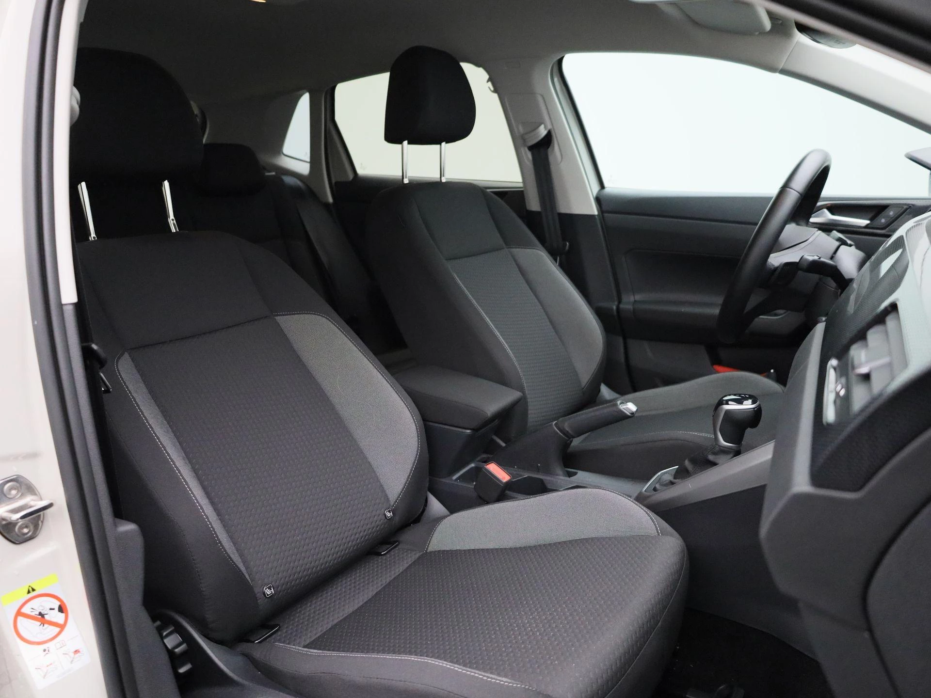 Volkswagen-Polo-image-35