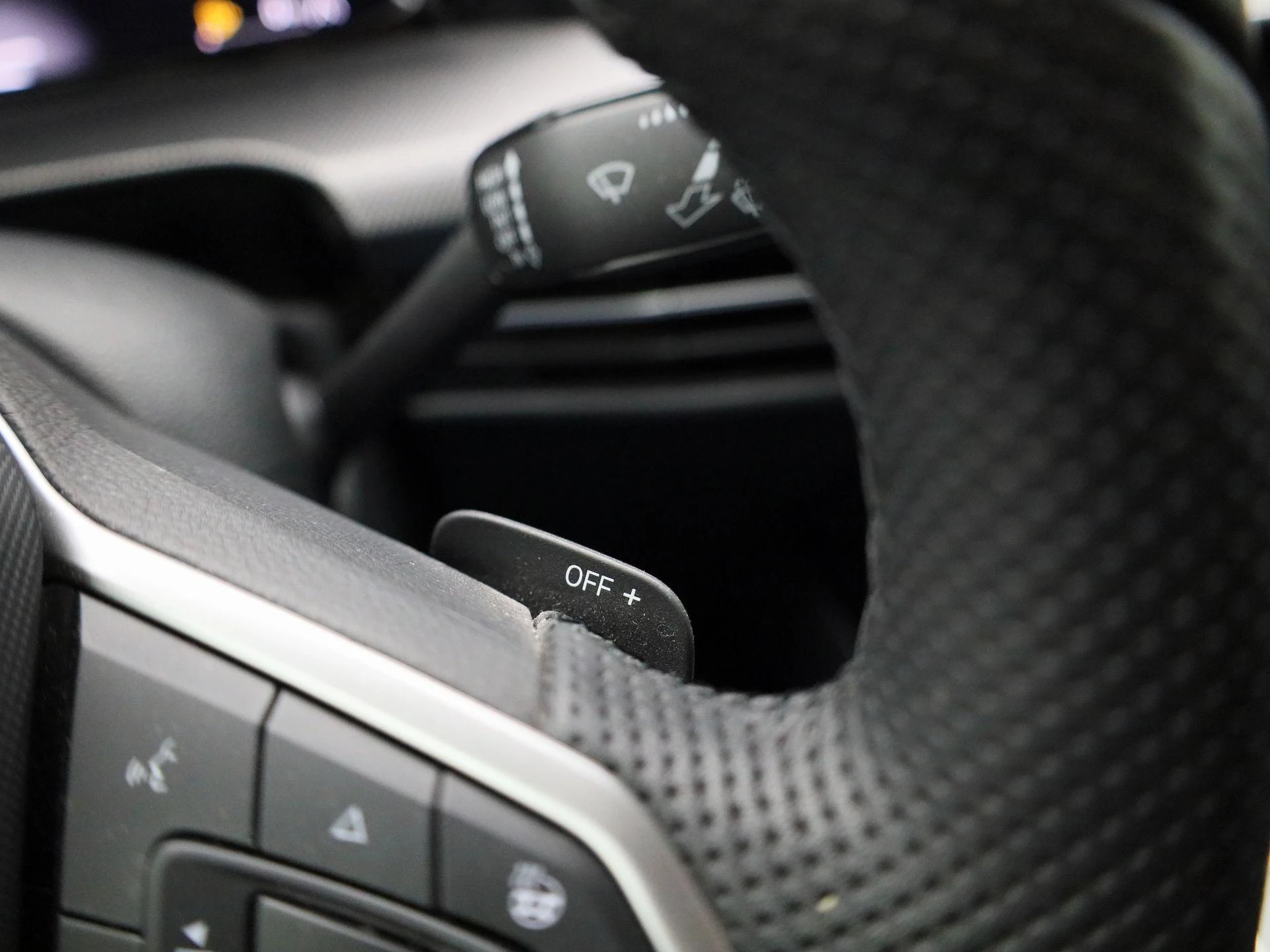 Volkswagen Golf 1.5 eTSI R-Line Edition