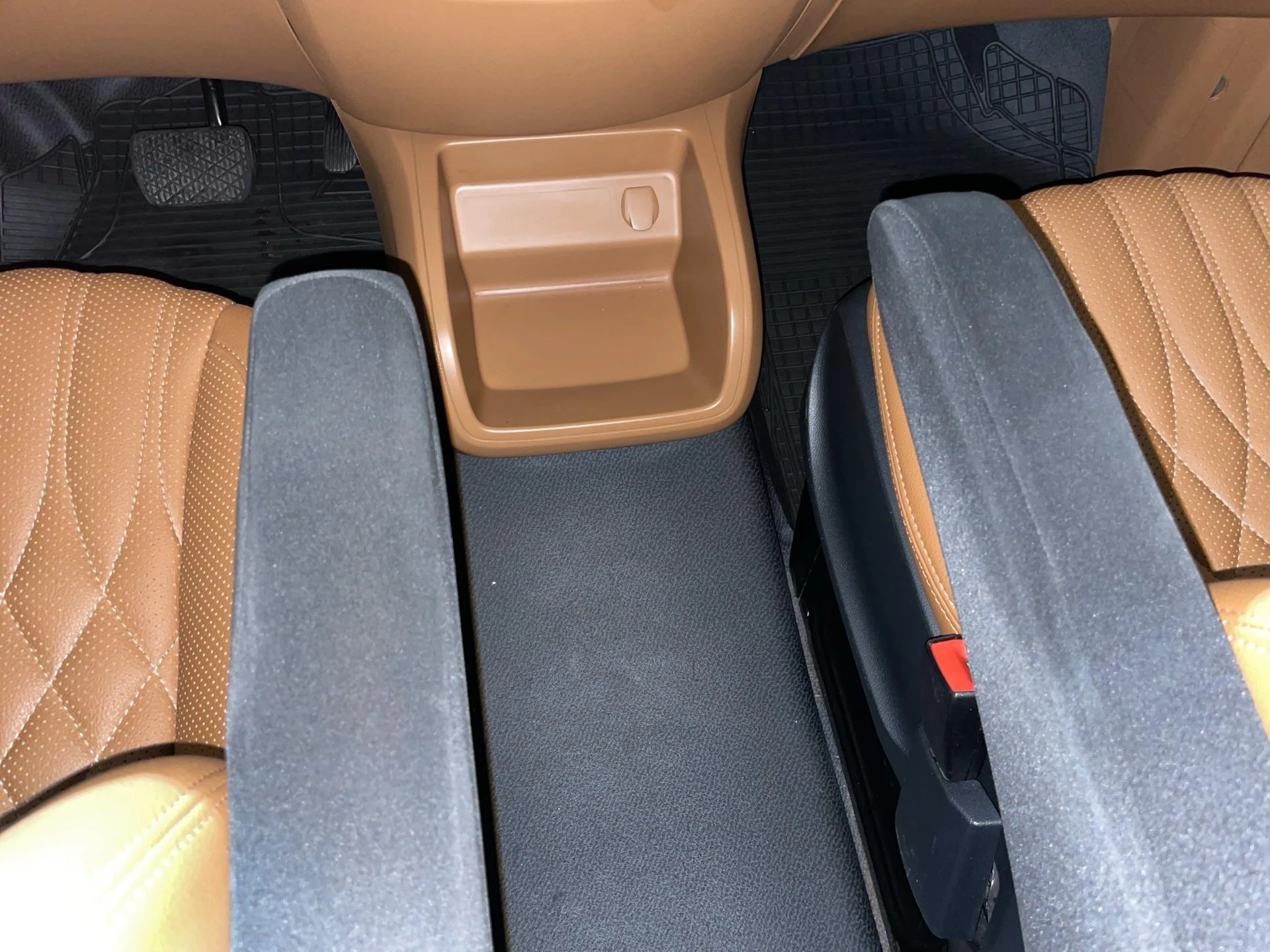 Mercedes-Benz-Vito-image-9