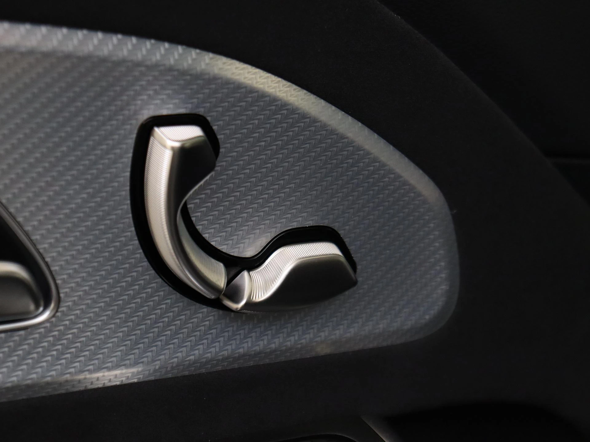 Mercedes-Benz-GLB-image-24