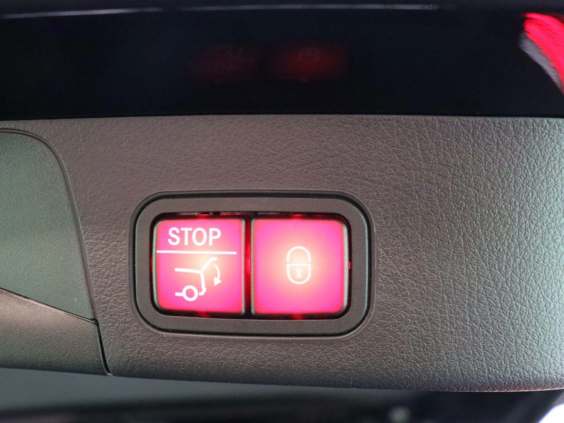 Mercedes-Benz-EQB-image-29