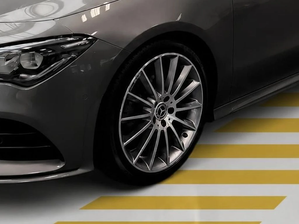 Mercedes-Benz-CLA 180-image-5