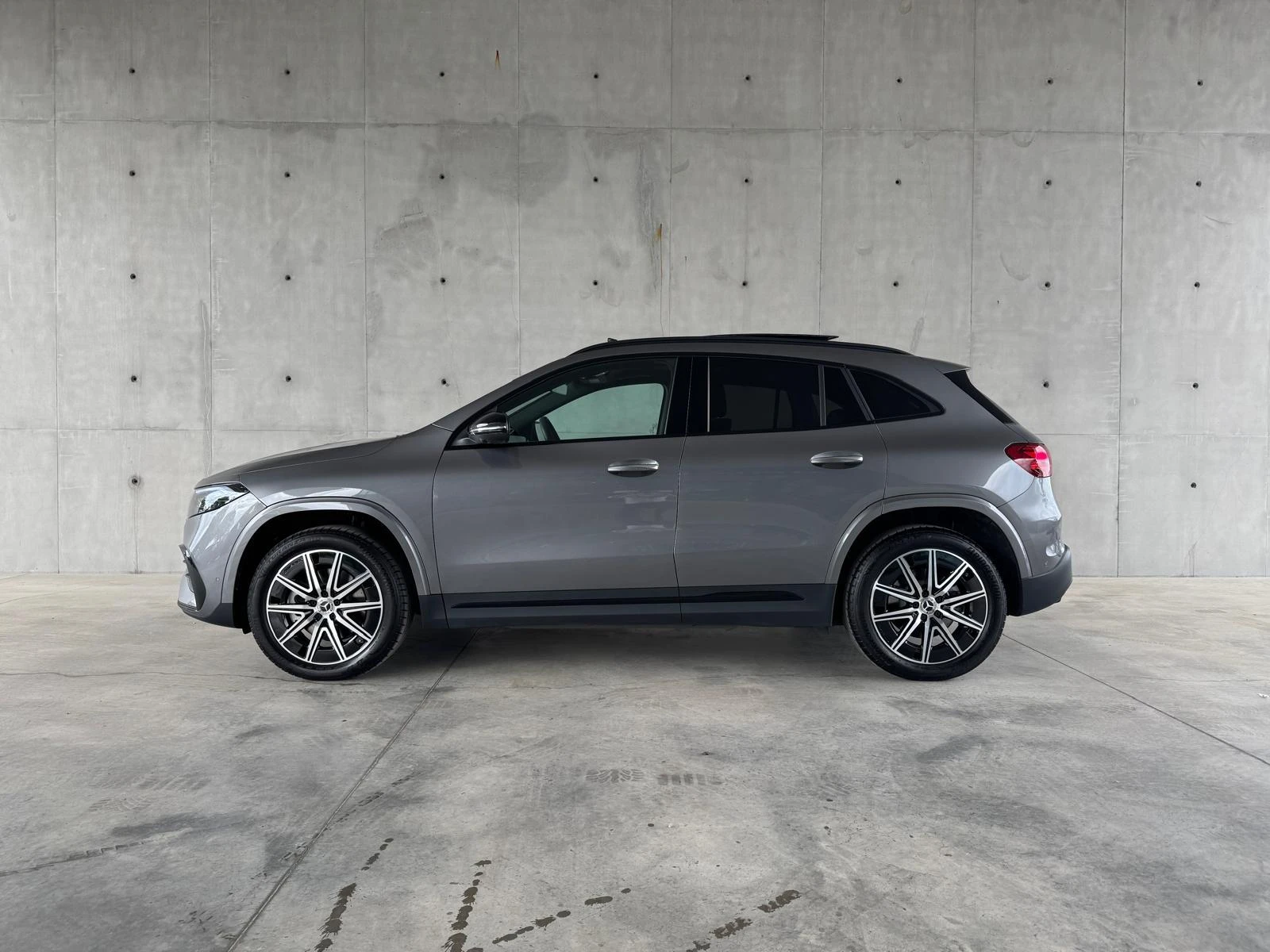 Mercedes-Benz-EQA-image-3