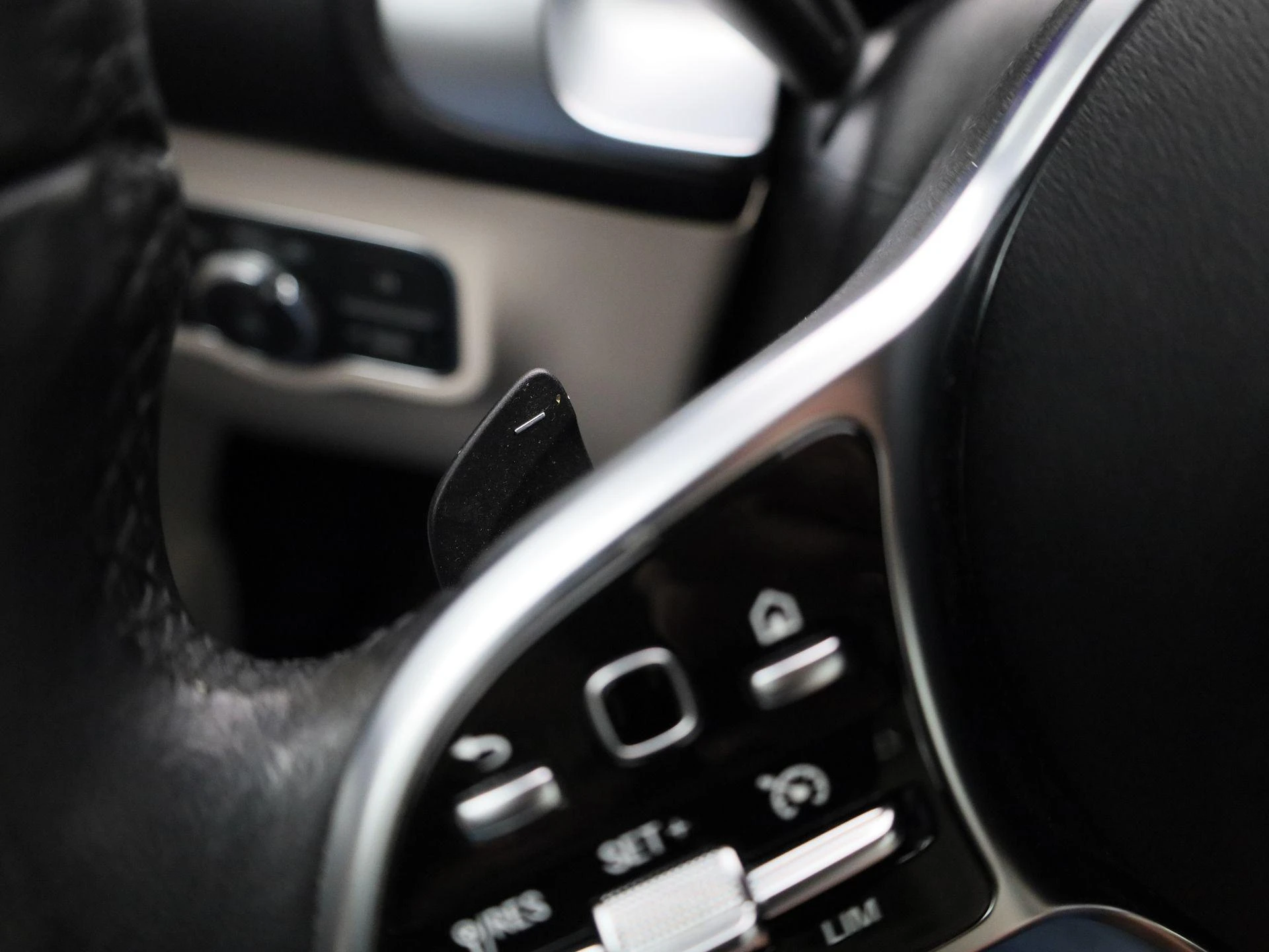 Mercedes-Benz-EQB-image-28