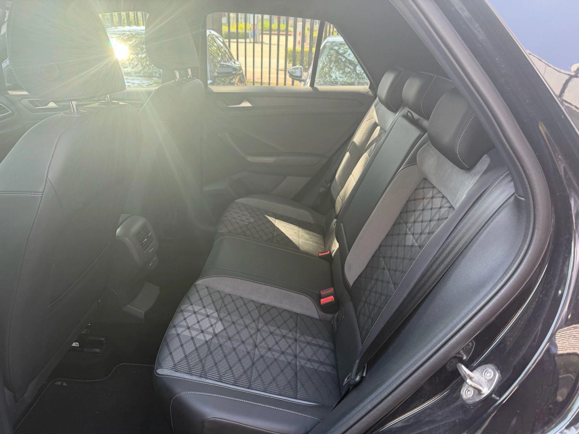 Volkswagen T-Roc 1.0 TSI R-Line | 110 PK |