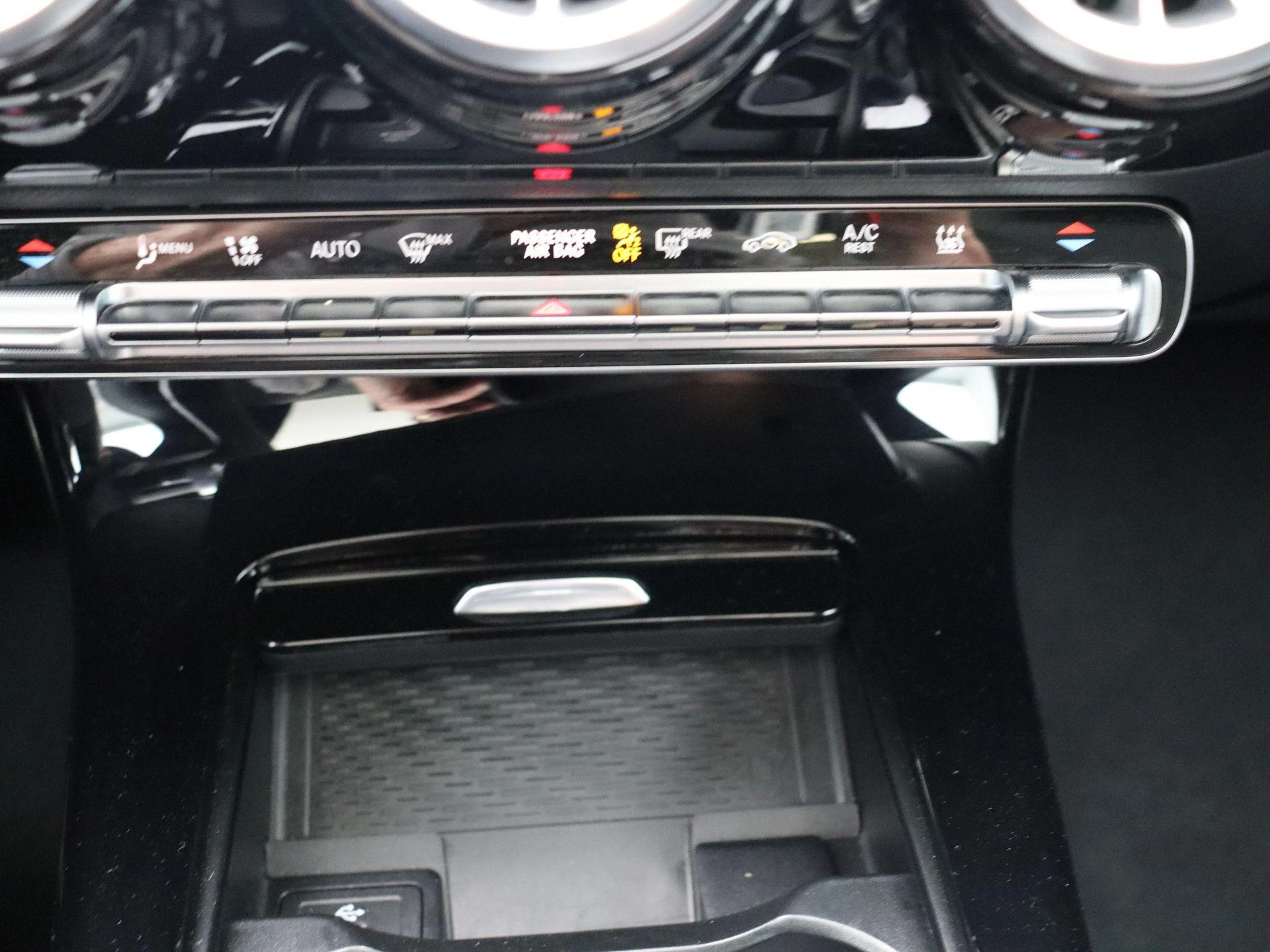 Mercedes-Benz-CLA-image-22
