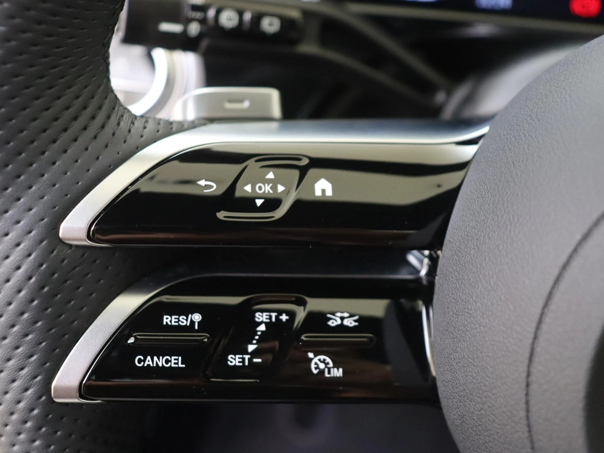 Mercedes-Benz-E-Klasse-image-11