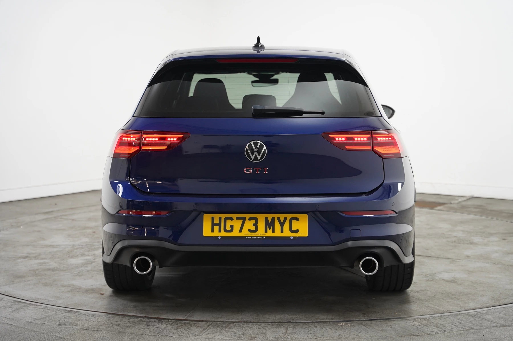 Volkswagen-Golf-image-12