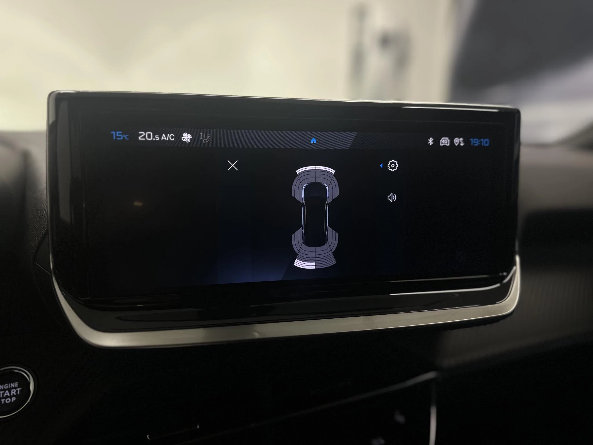 Peugeot-e-2008-image-12