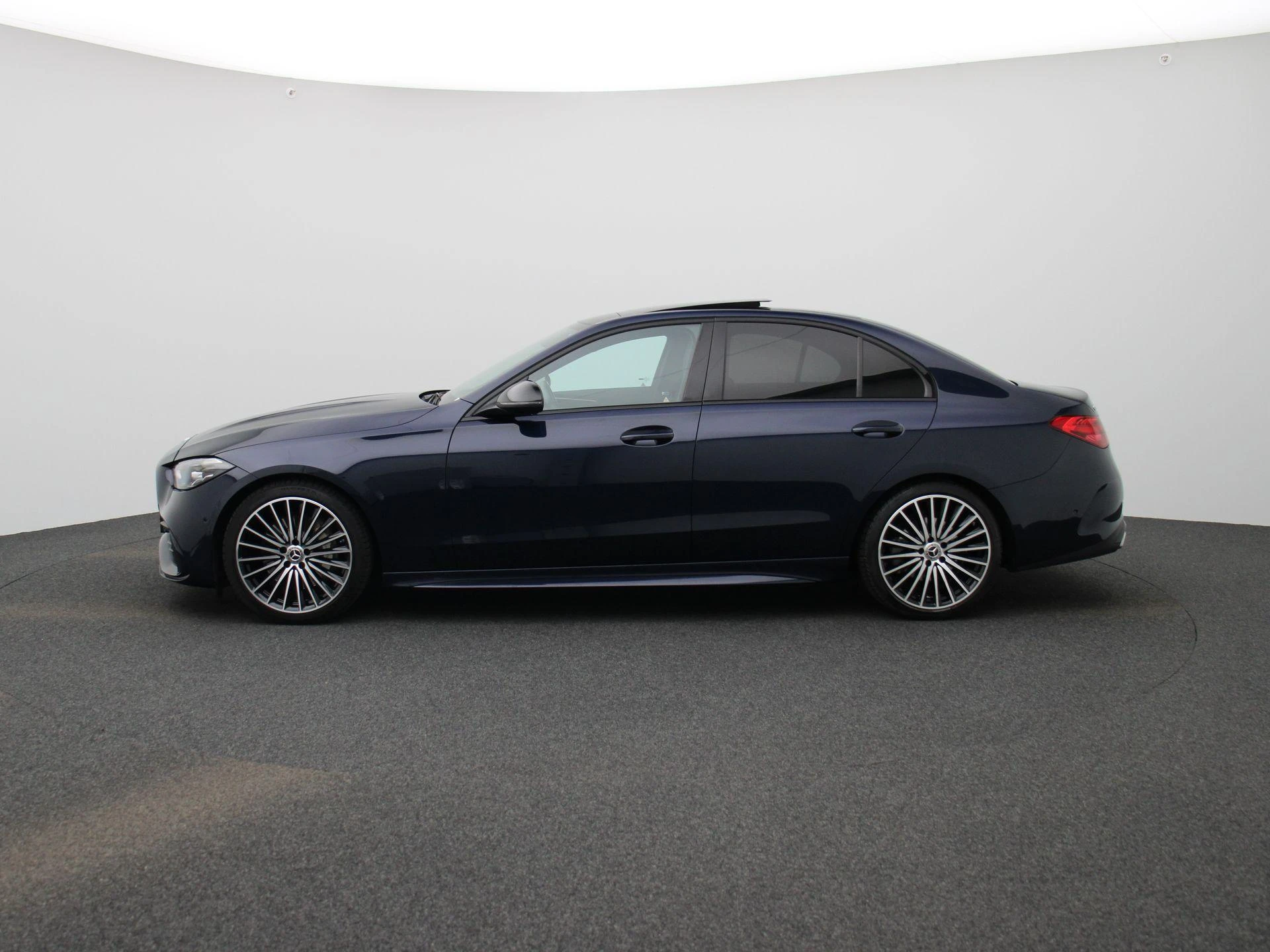 Mercedes-Benz-C-Klasse-image-4