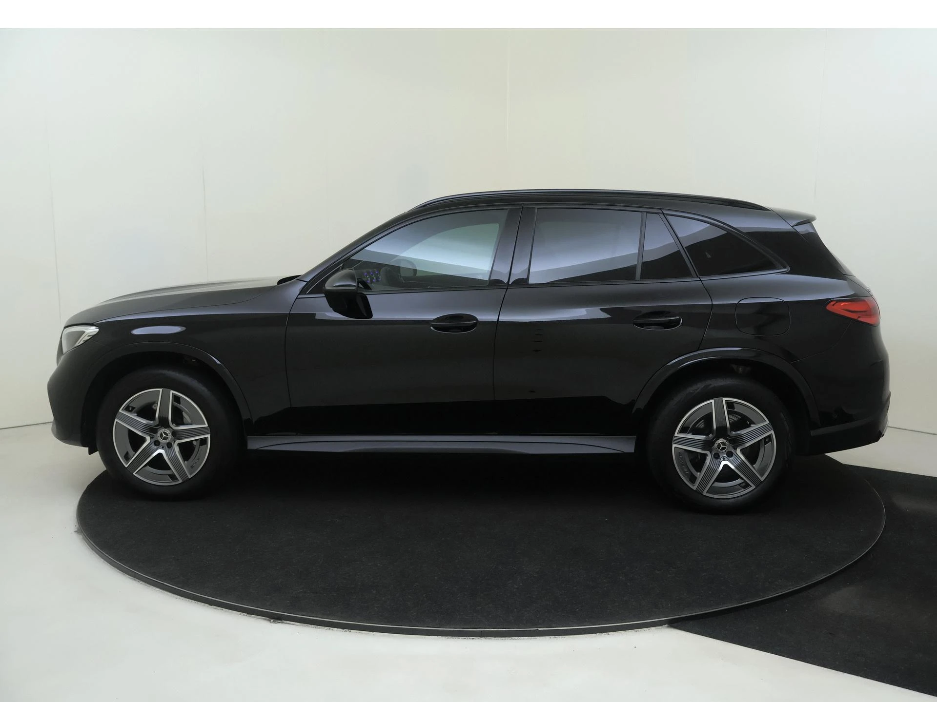 Mercedes-Benz-GLC-image-7