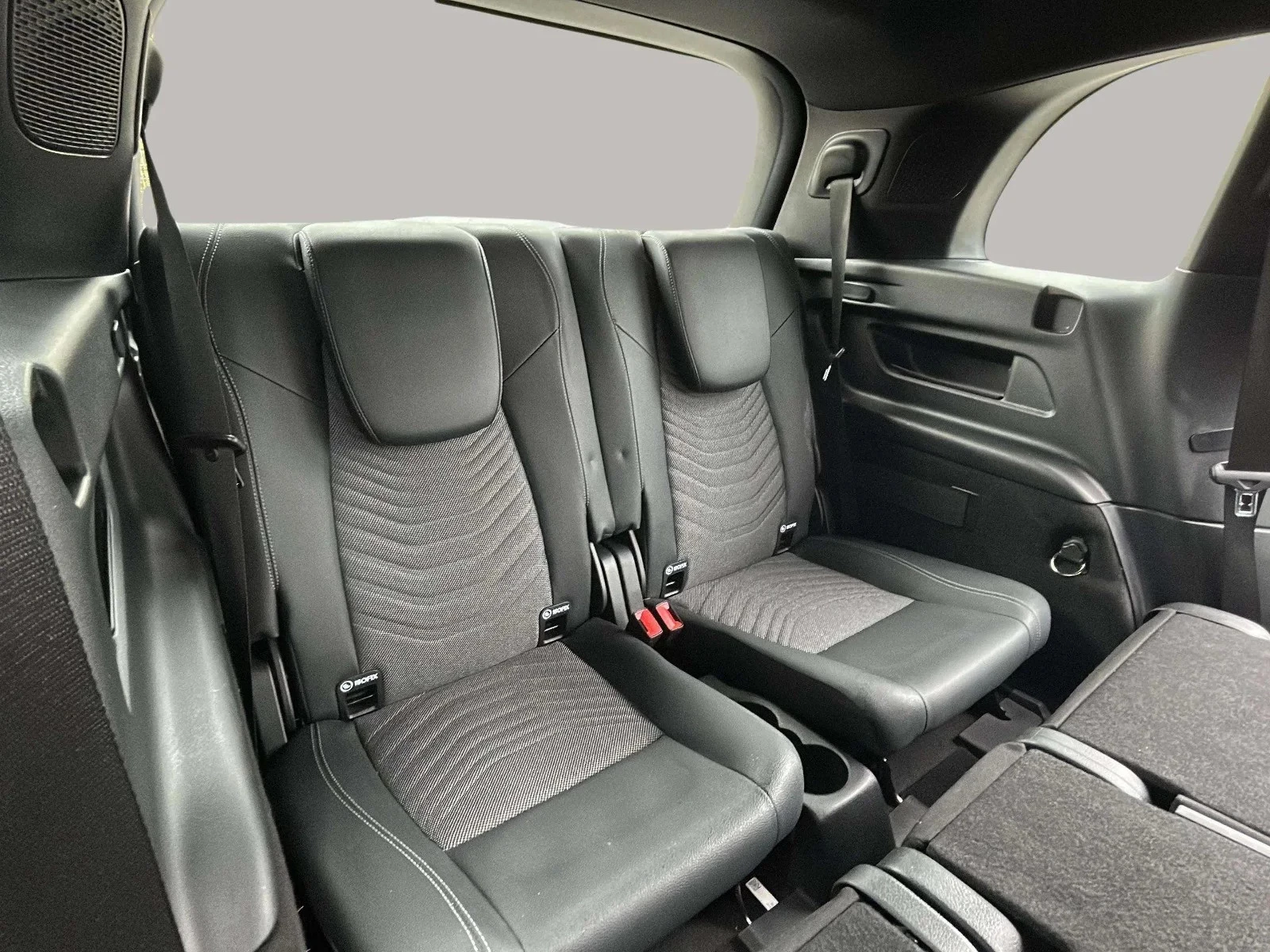 Mercedes-Benz-EQB-image-20