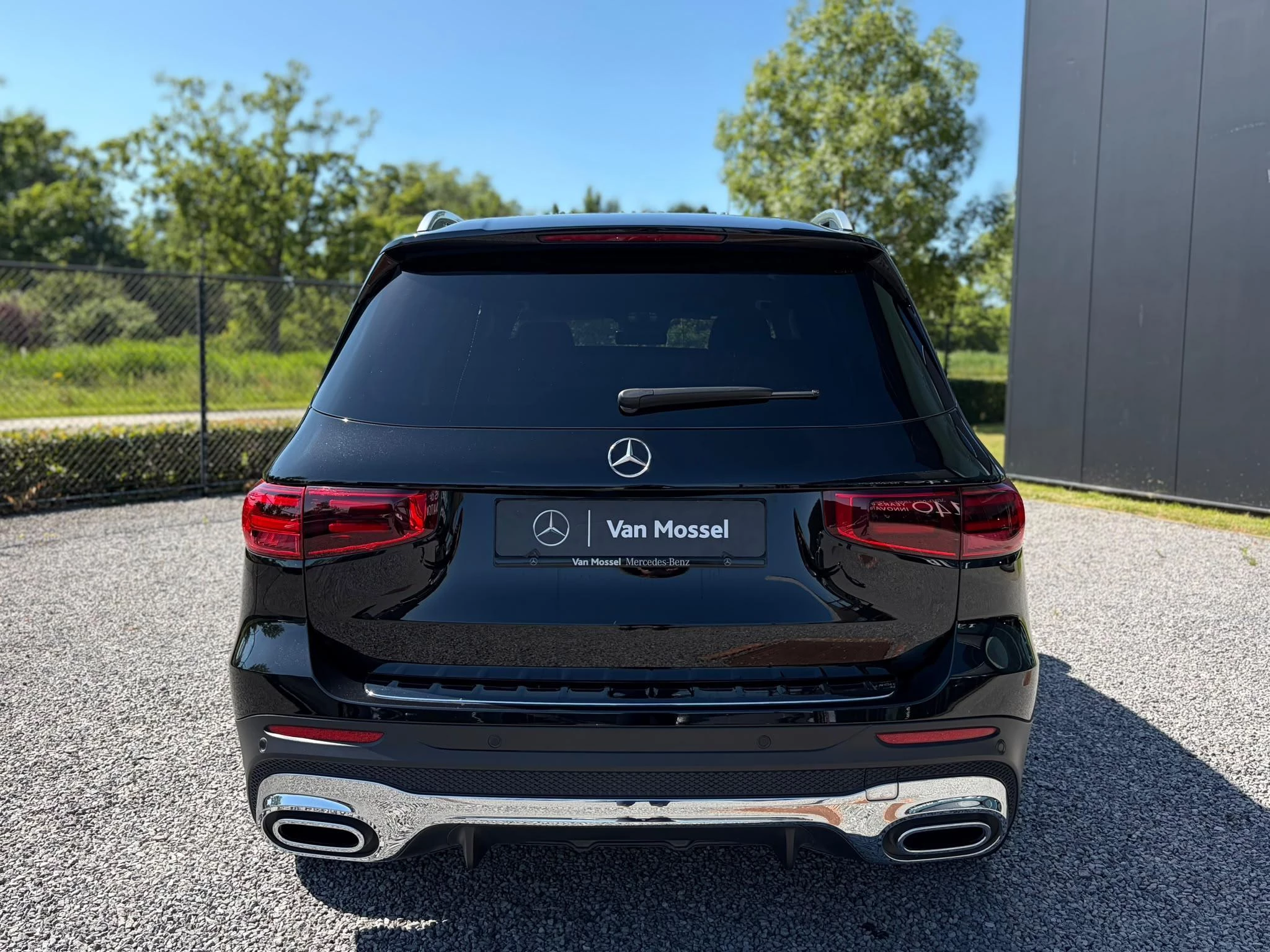 Mercedes-Benz GLB 180 AMG Line + PANO DAK + TREKHAAK + CARPLAY + SURROUND VIEW +