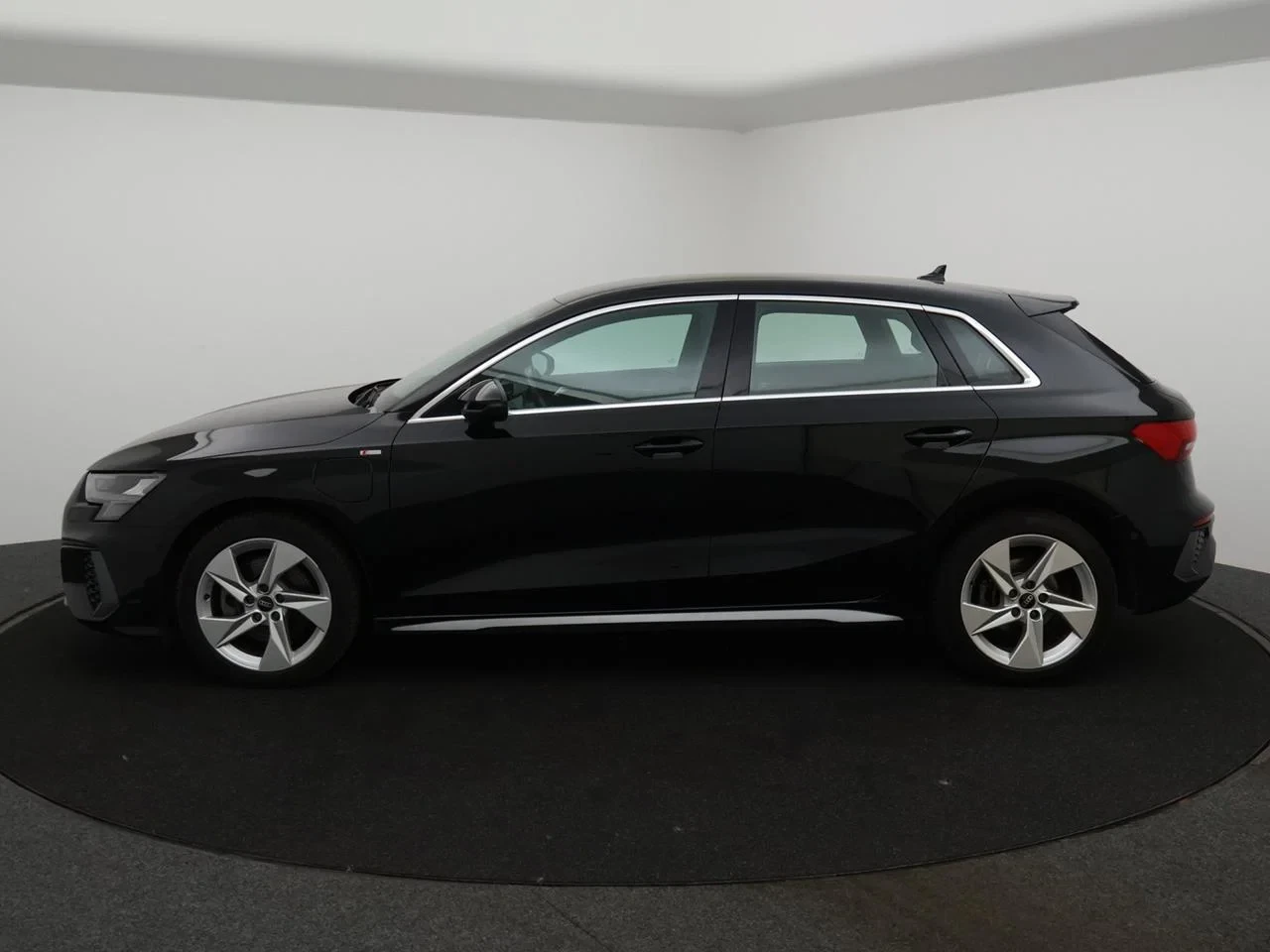 Audi A3 Sportback PHEV Audi A3 Sportback PHEV S line 40TFSIe 204PK *AUTOMAAT*LEDER*PDC*ACC*VIRTUAL COCKPIT*NAVI*APP-CONNECT*AIRCO*...*