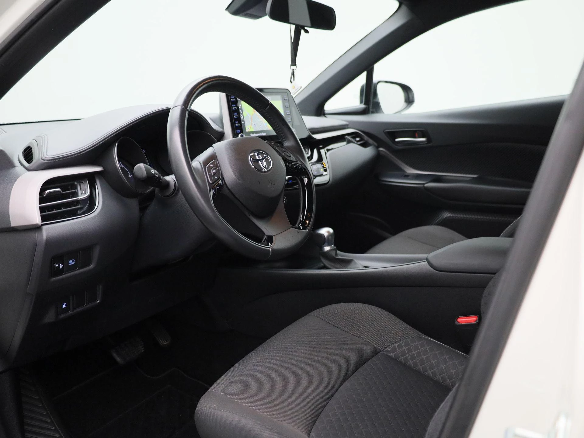 Toyota-C-HR-image-28