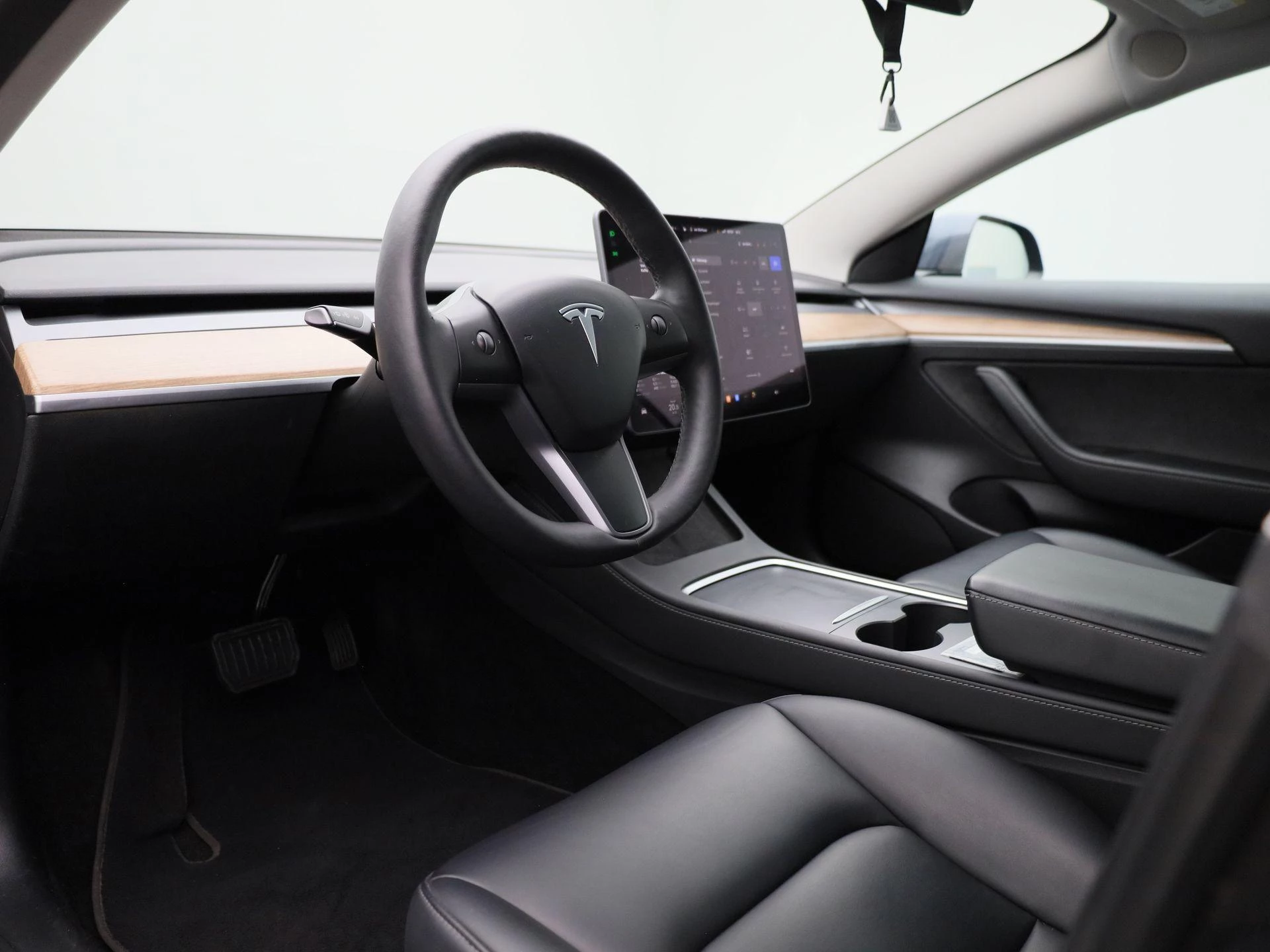 Tesla-Model 3-image-29