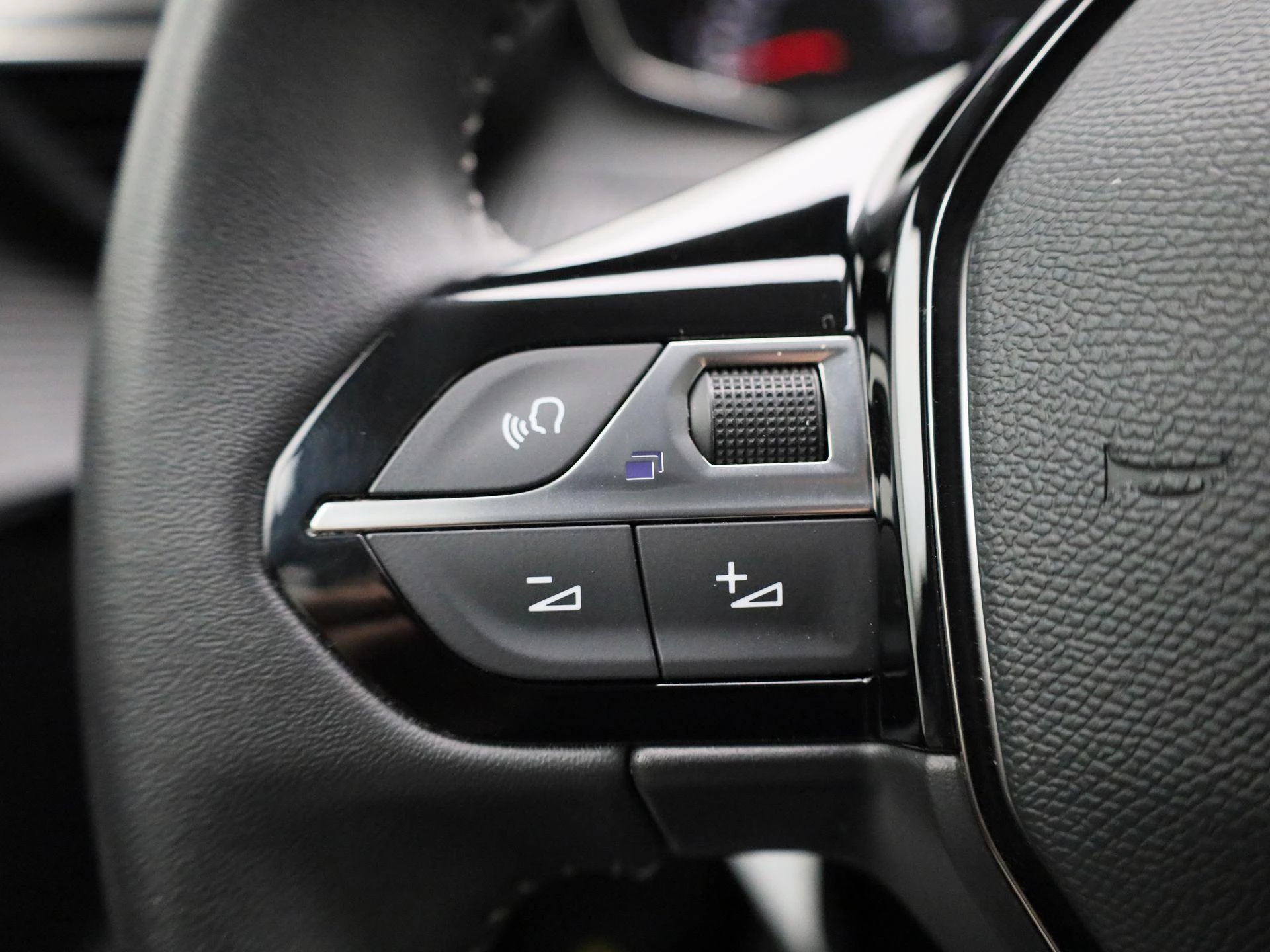 Peugeot-208-image-16
